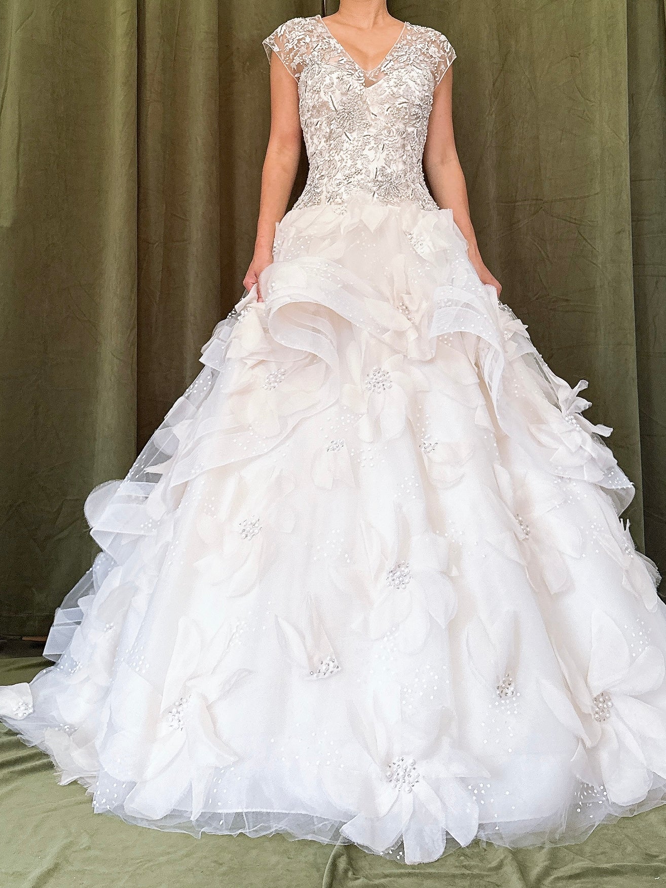Monique Llhuilier Silk organza flower gown - S