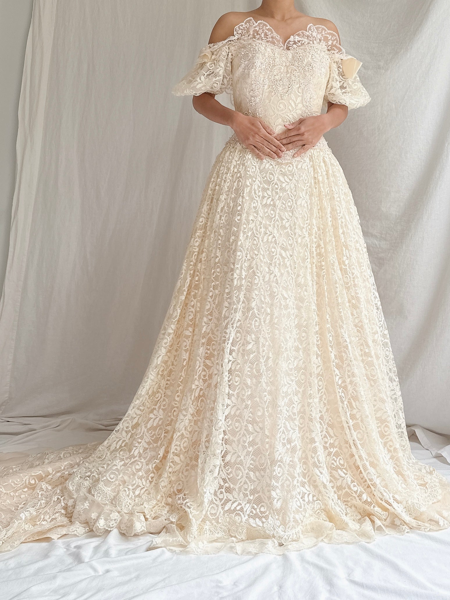 1980s Off-the-Shoulder Lace Gown - S