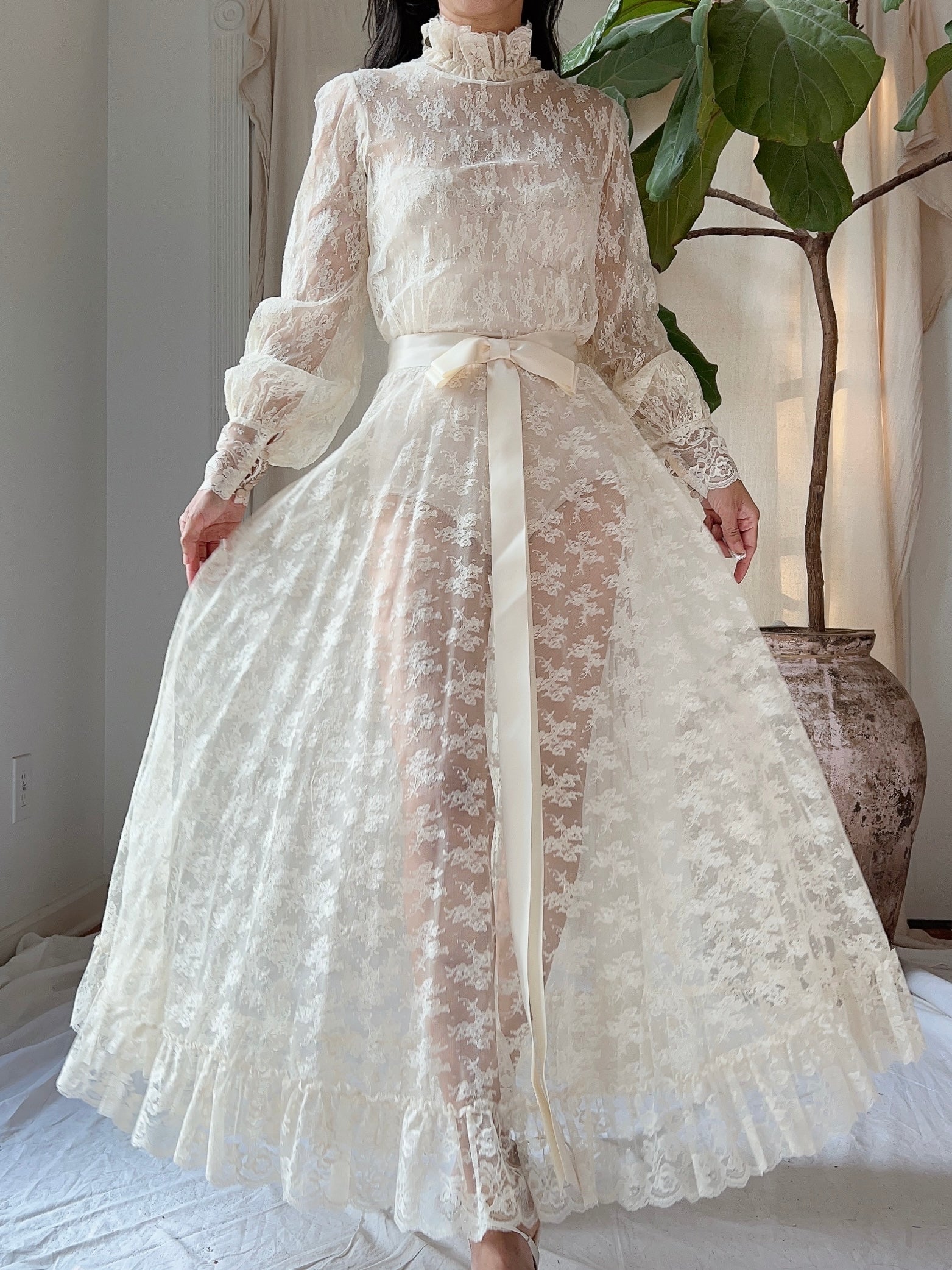 Vintage High Neck Lace Dress - S