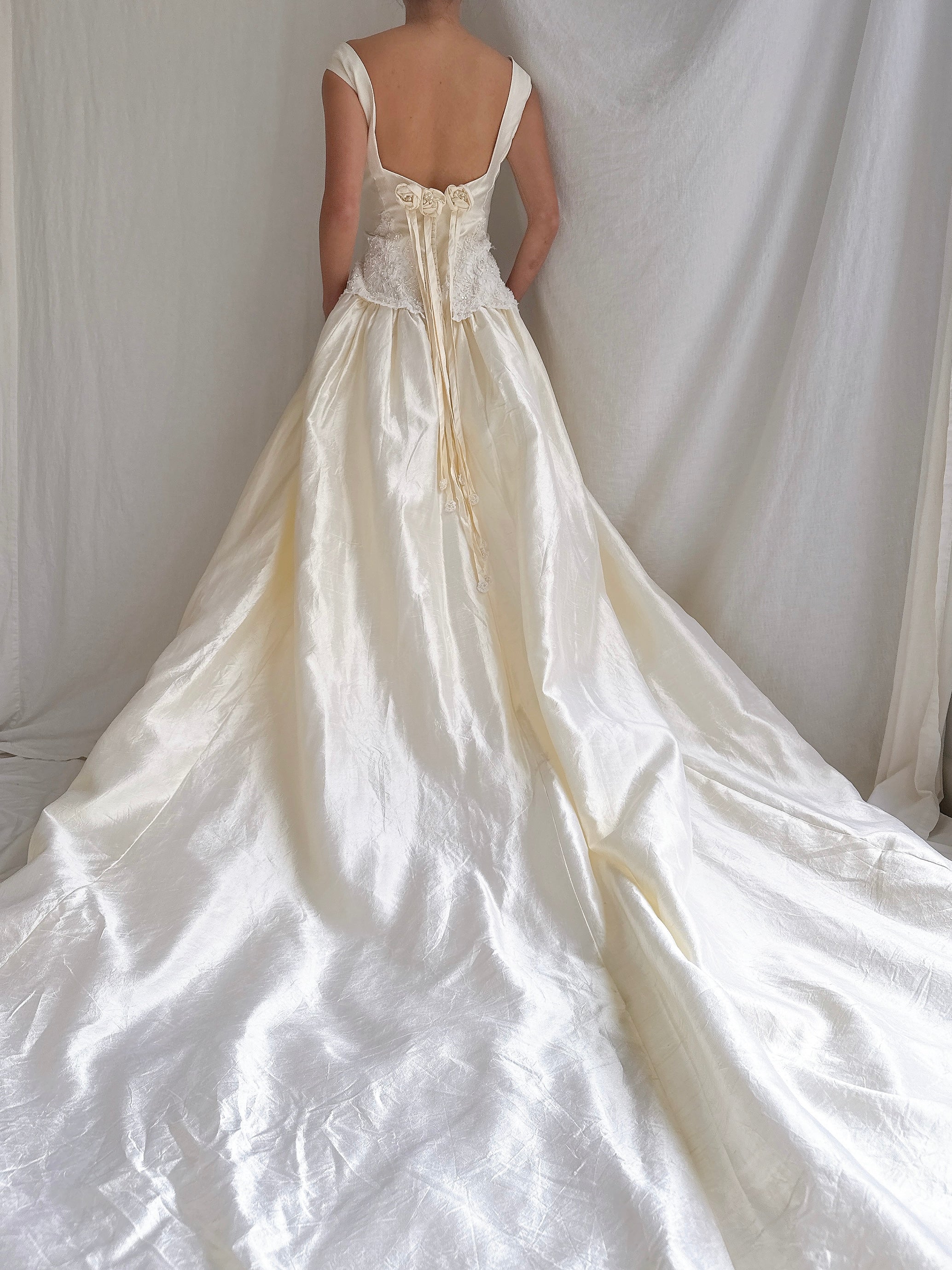 Vintage Boatneck Lace Detail Waist Gown - M/8