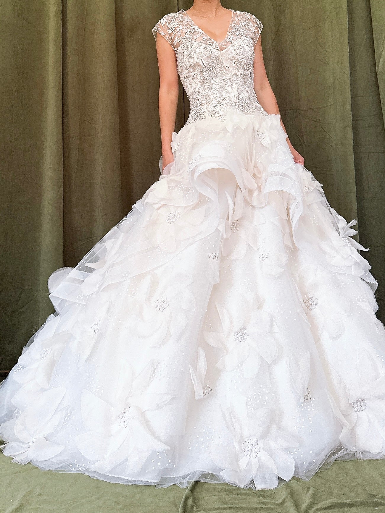 Monique Llhuilier Silk organza flower gown - S