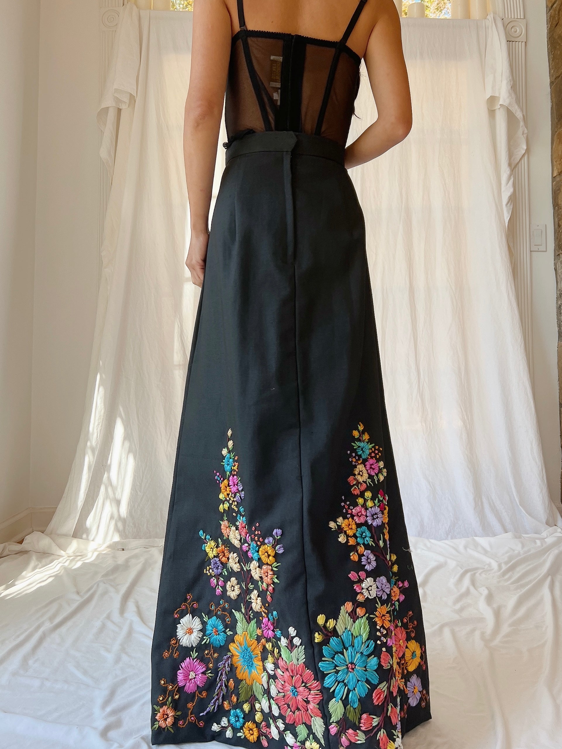 1970s Embroidered Cotton Skirt with Raffia Embroidery - M/L