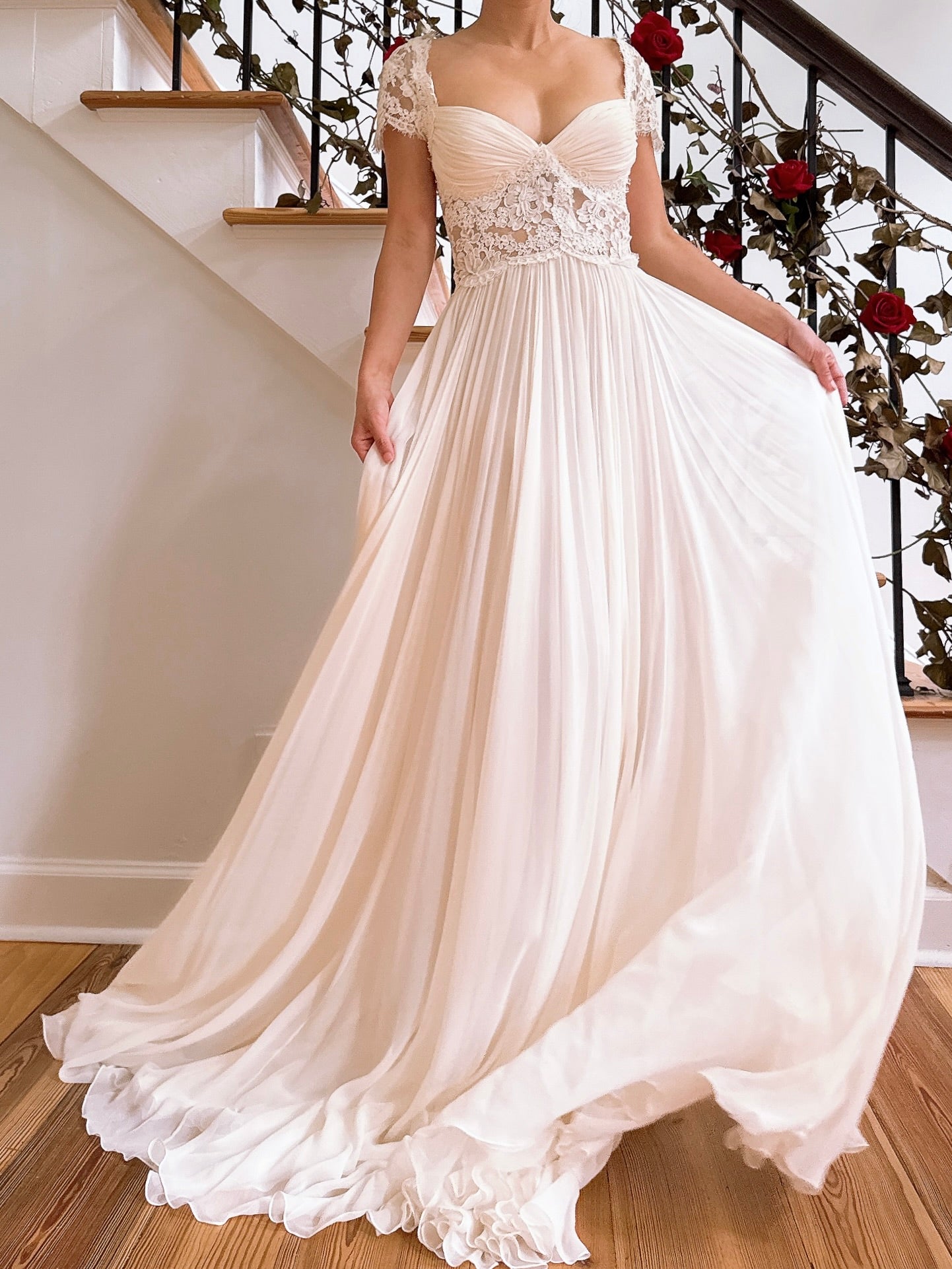 00 Off-White Reem Acra Chiffon Cap Sleeve Gown - M/6/8