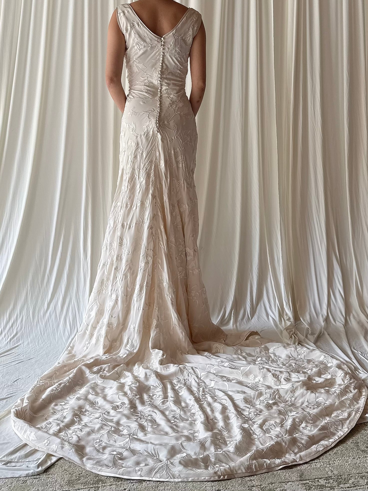 Vintage Ulla-Maija Silk Embroidered Gown - Size 8