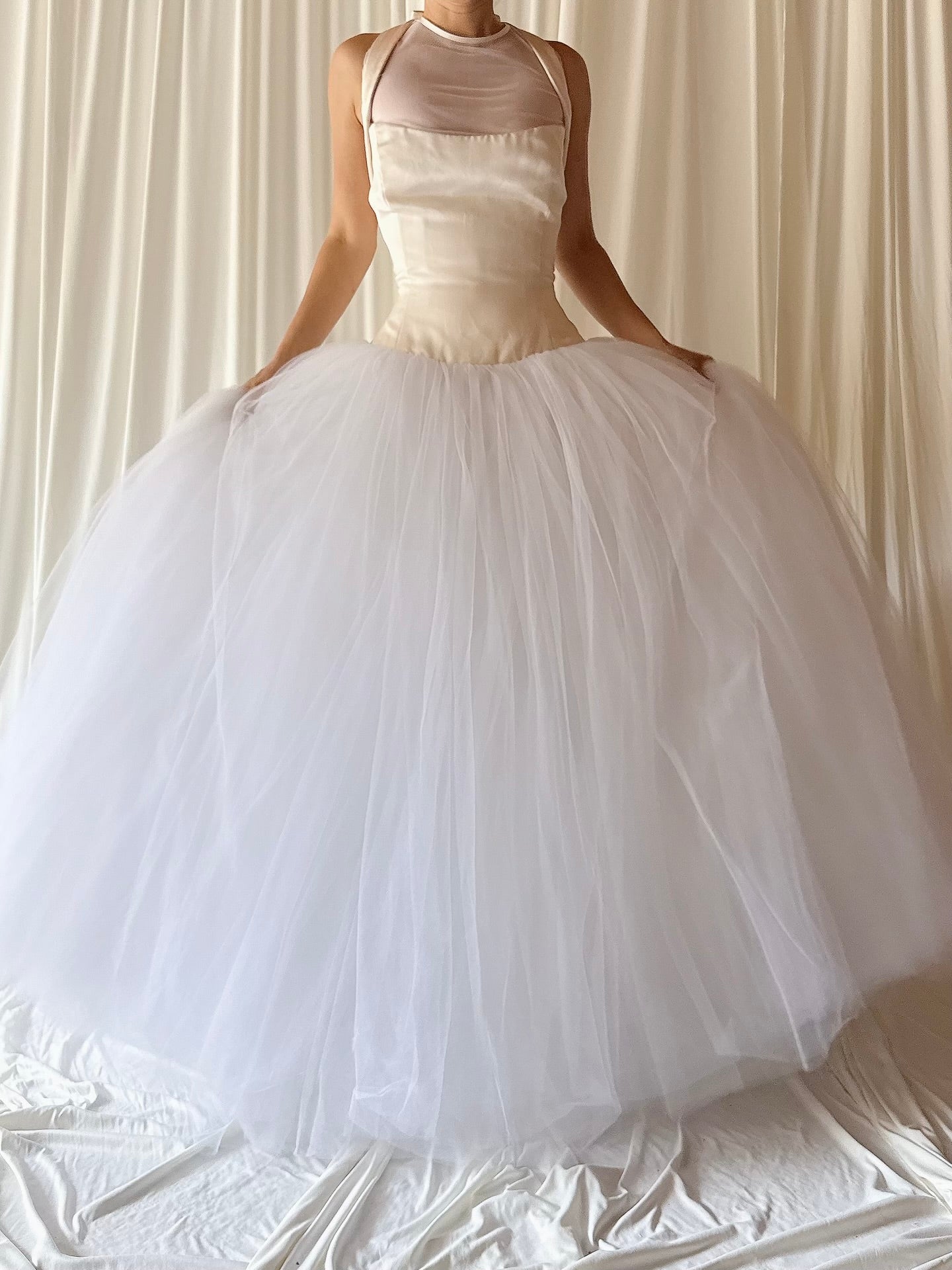 1990s Vera Wang Silk and Tulle Gown - 34B/28W/59L