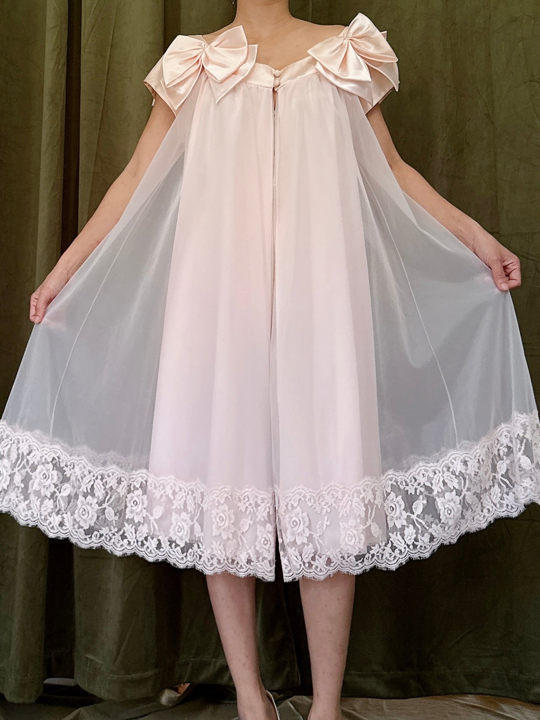 Vintage Pink Bow Duster - M