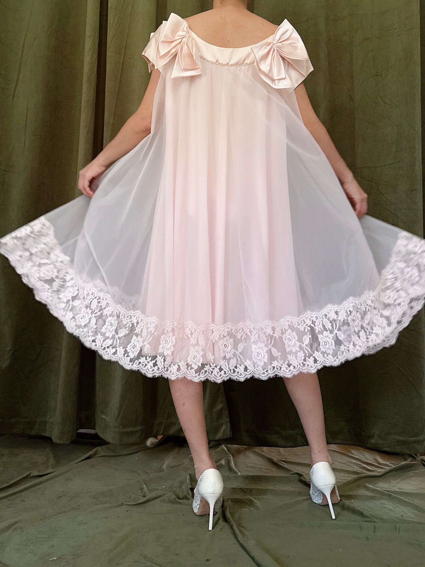 Vintage Pink Bow Duster - M