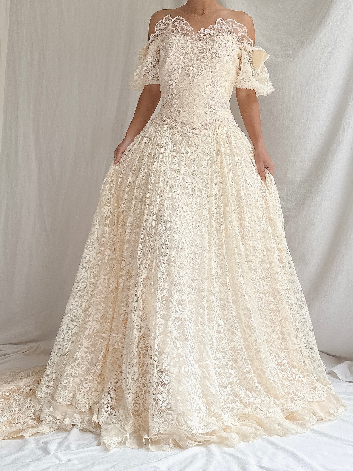 1980s Off-the-Shoulder Lace Gown - S