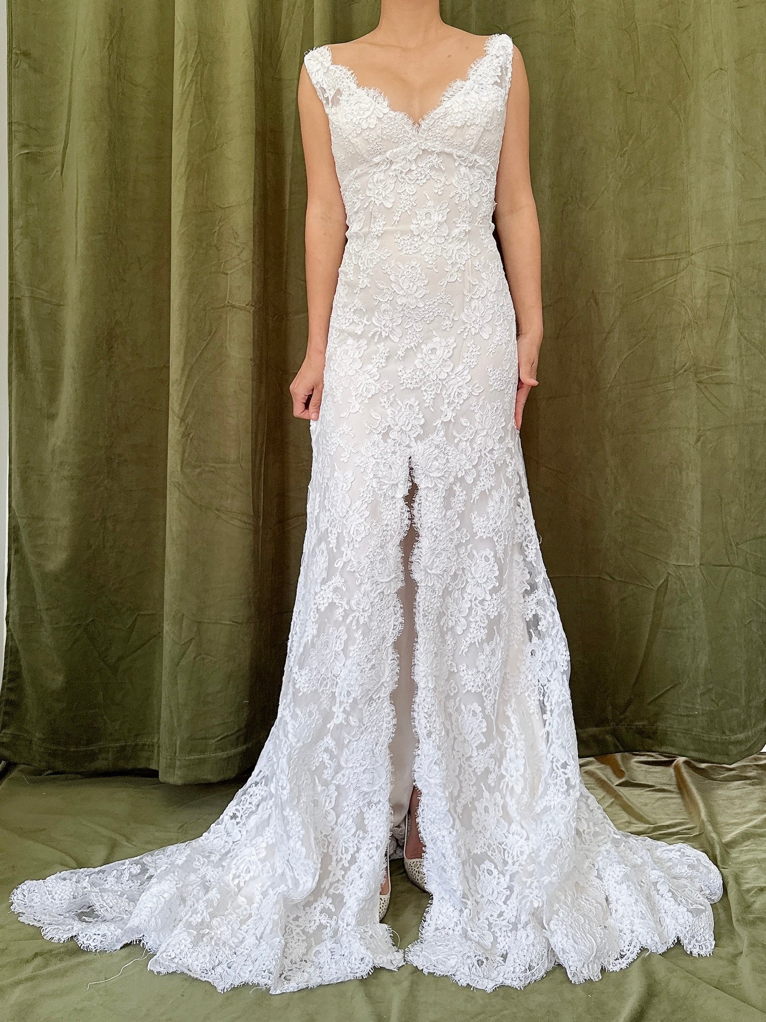 Vintage Alencon Lace V Neck Gown - S/M/6