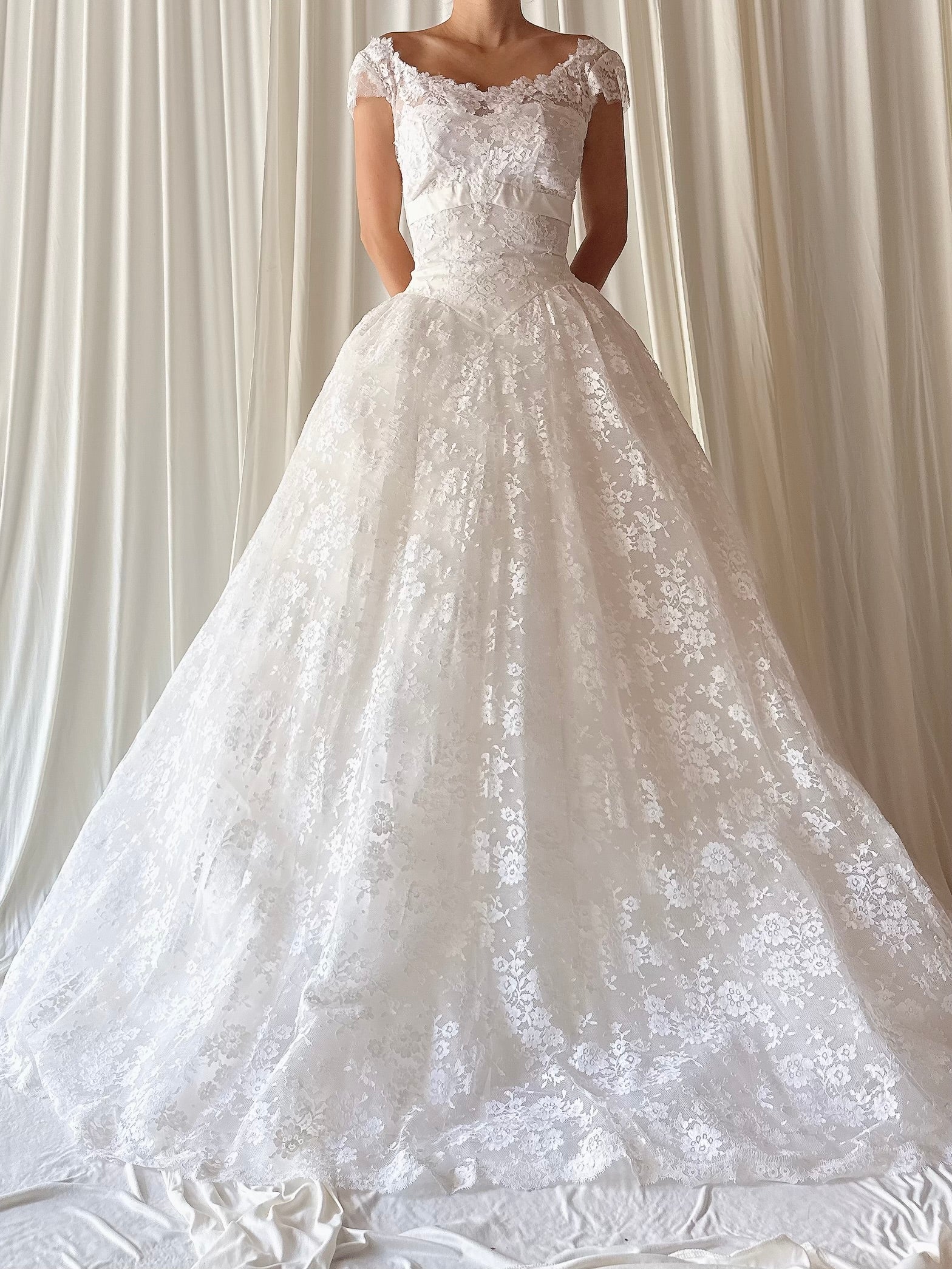 1950s Chantilly Lace Gown - S