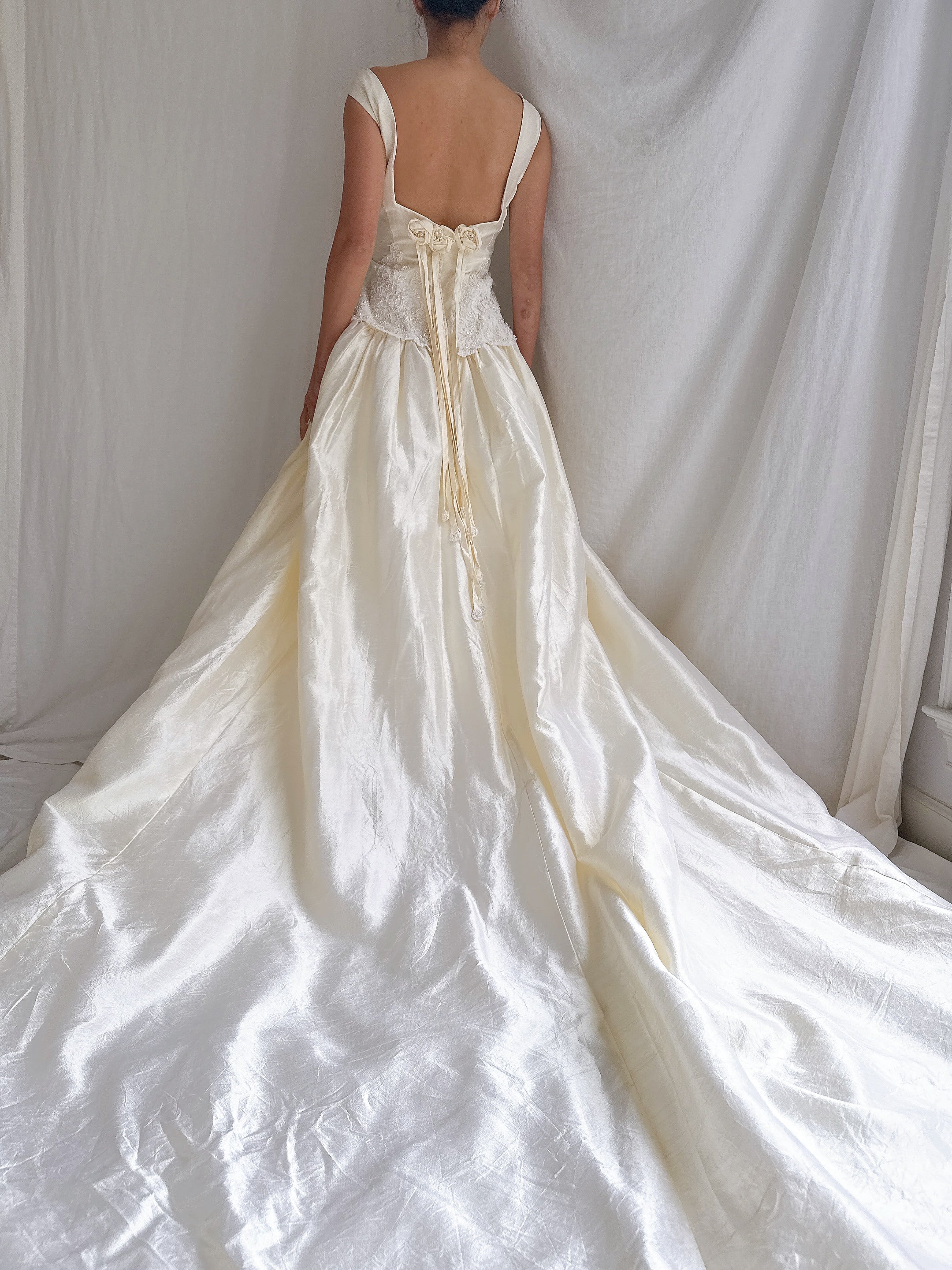 Vintage Boatneck Lace Detail Waist Gown - M/8