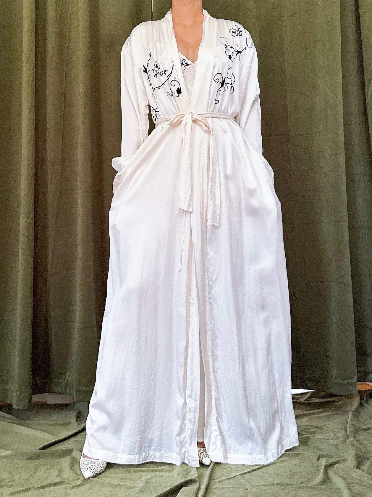 Vintage Silk Slip and Robe Set with Black Embroidery - XS