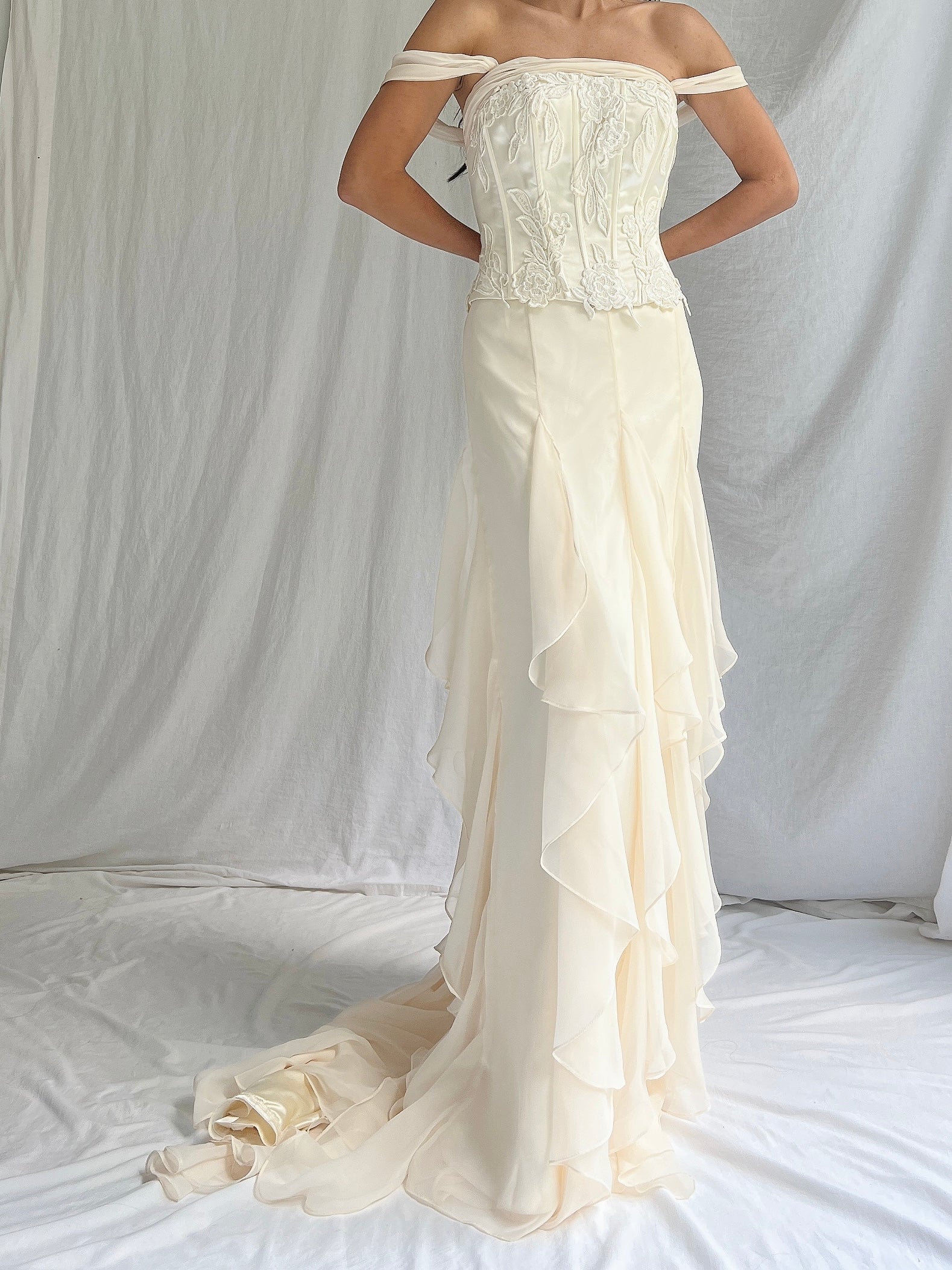 Vintage 2 Piece Chiffon Ruffled Set - S/4-6