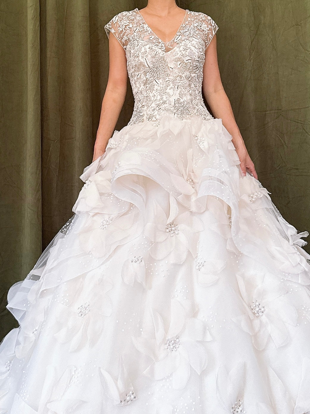 Monique Llhuilier Silk organza flower gown - S
