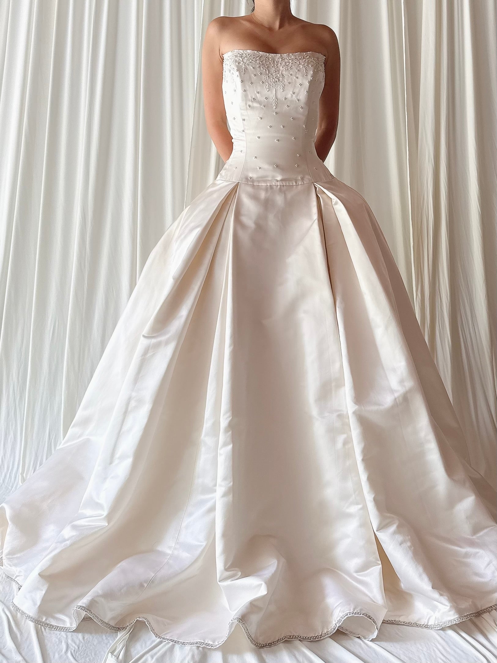 Vintage Eve of Milady Off-White Silk Gown - L/10