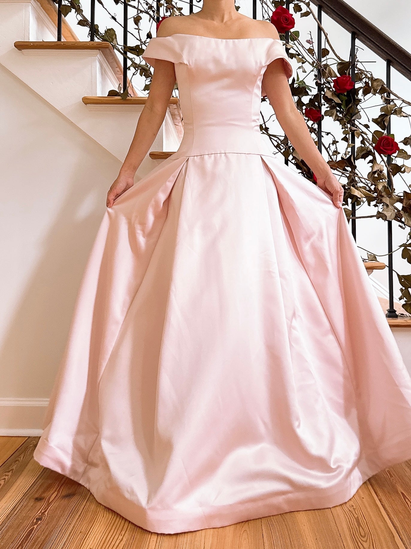 Vera Wang Satin Off the Shoulder Dress - 34B/26W/57L