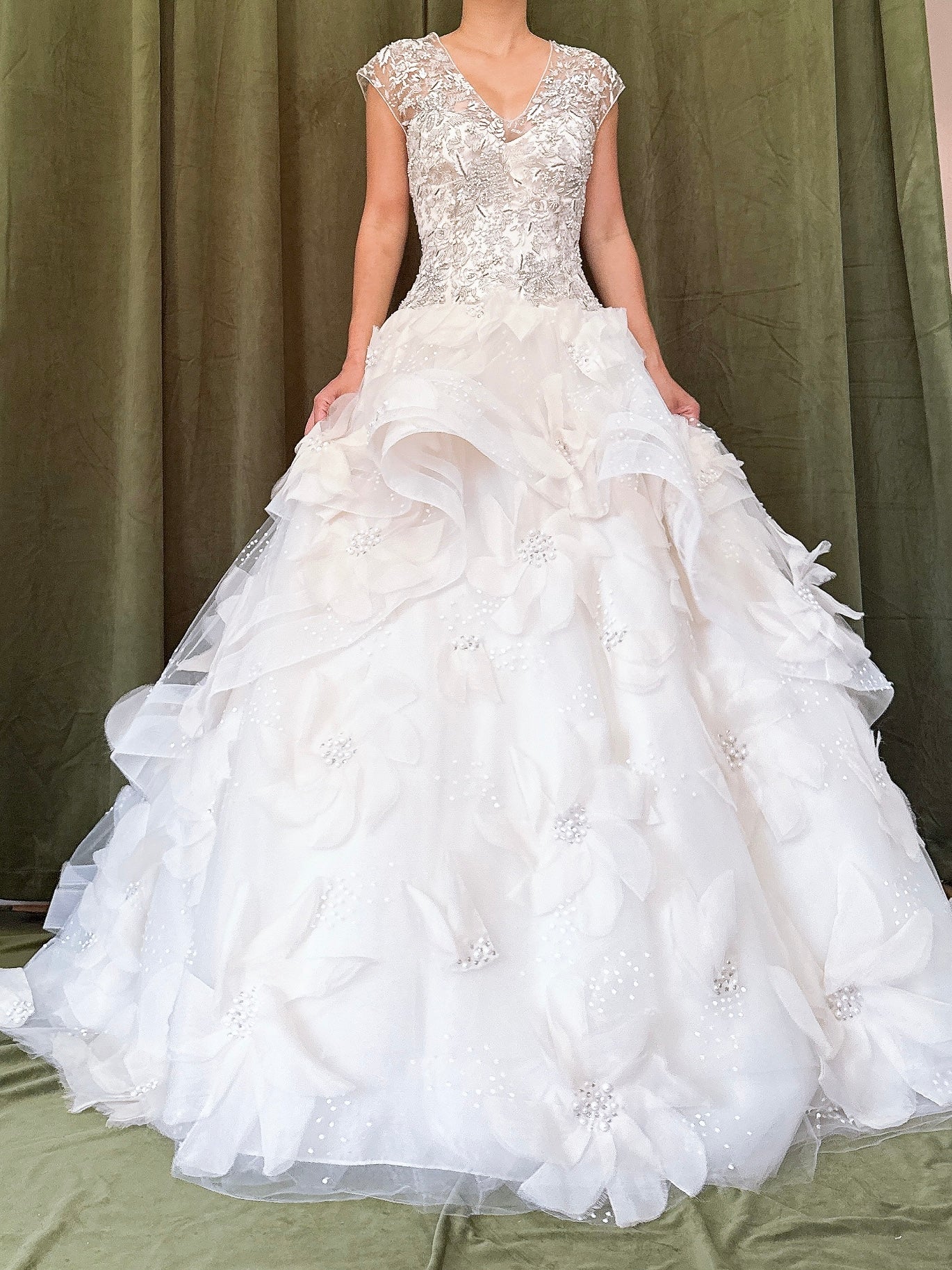 Monique Llhuilier Silk organza flower gown - S