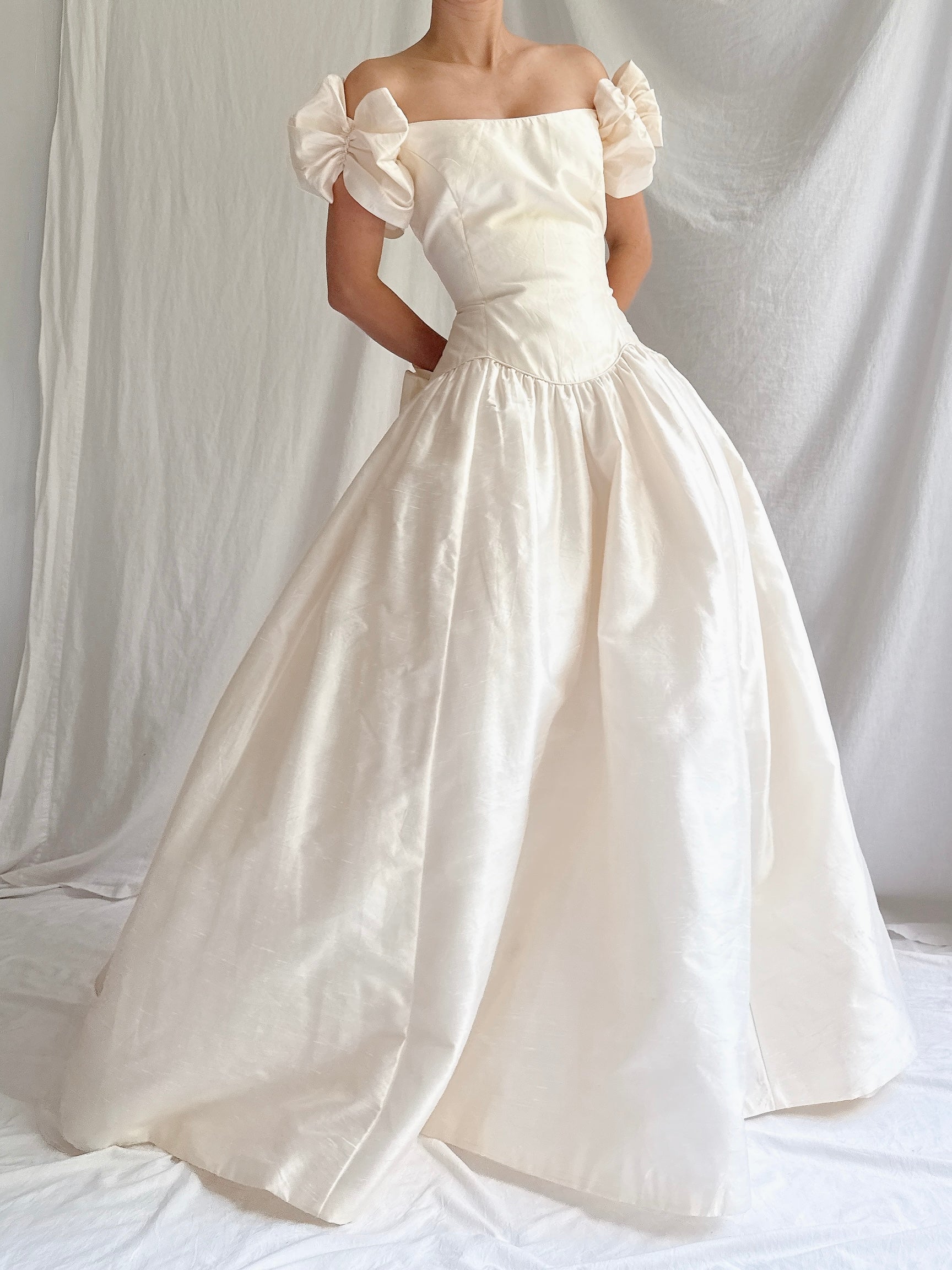RESERVED Vintage Silk Bow Sleeves Gown - S/M