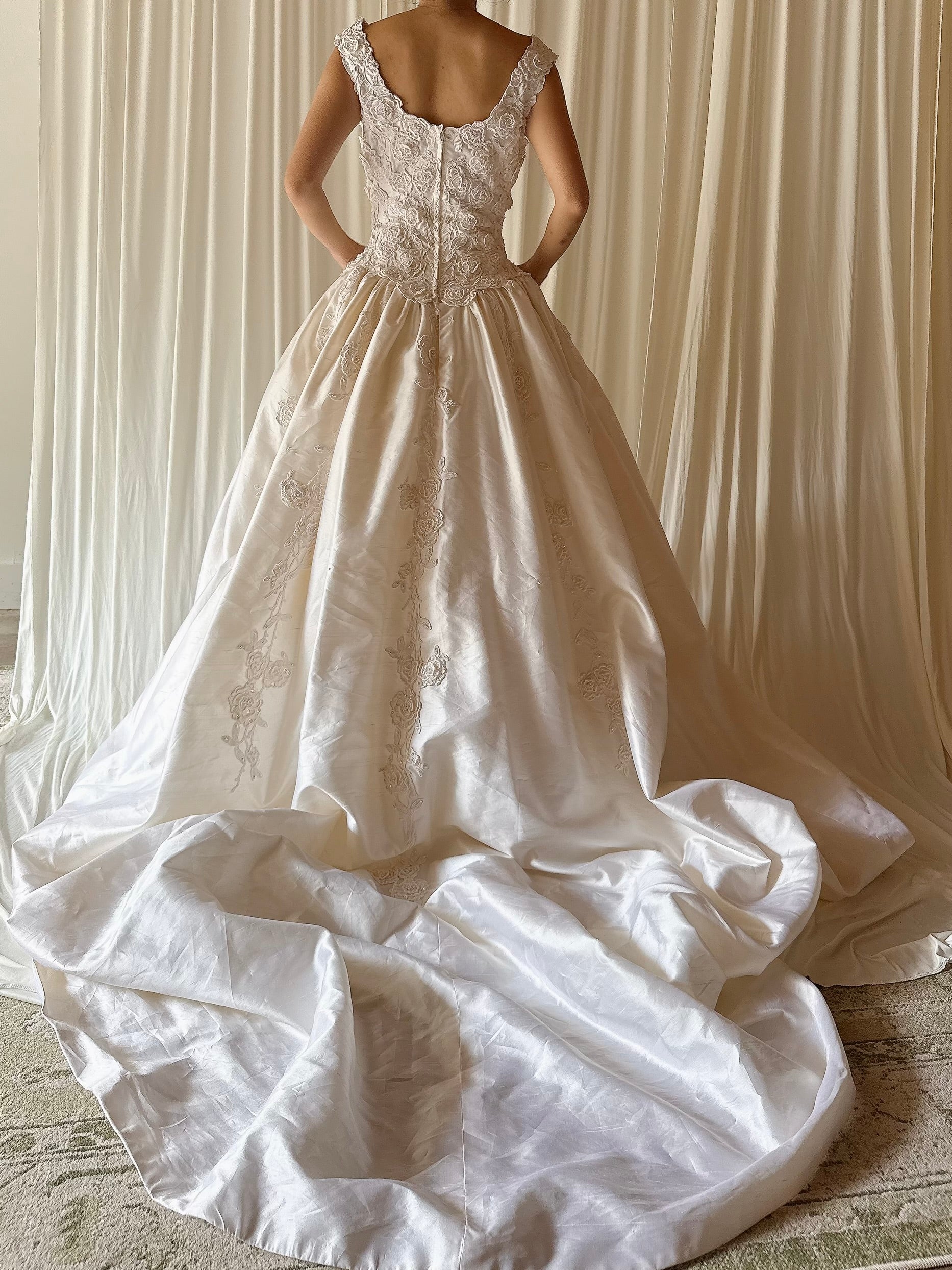 Vintage Silk 3D Embroidered Dress - 34B/28W/59L