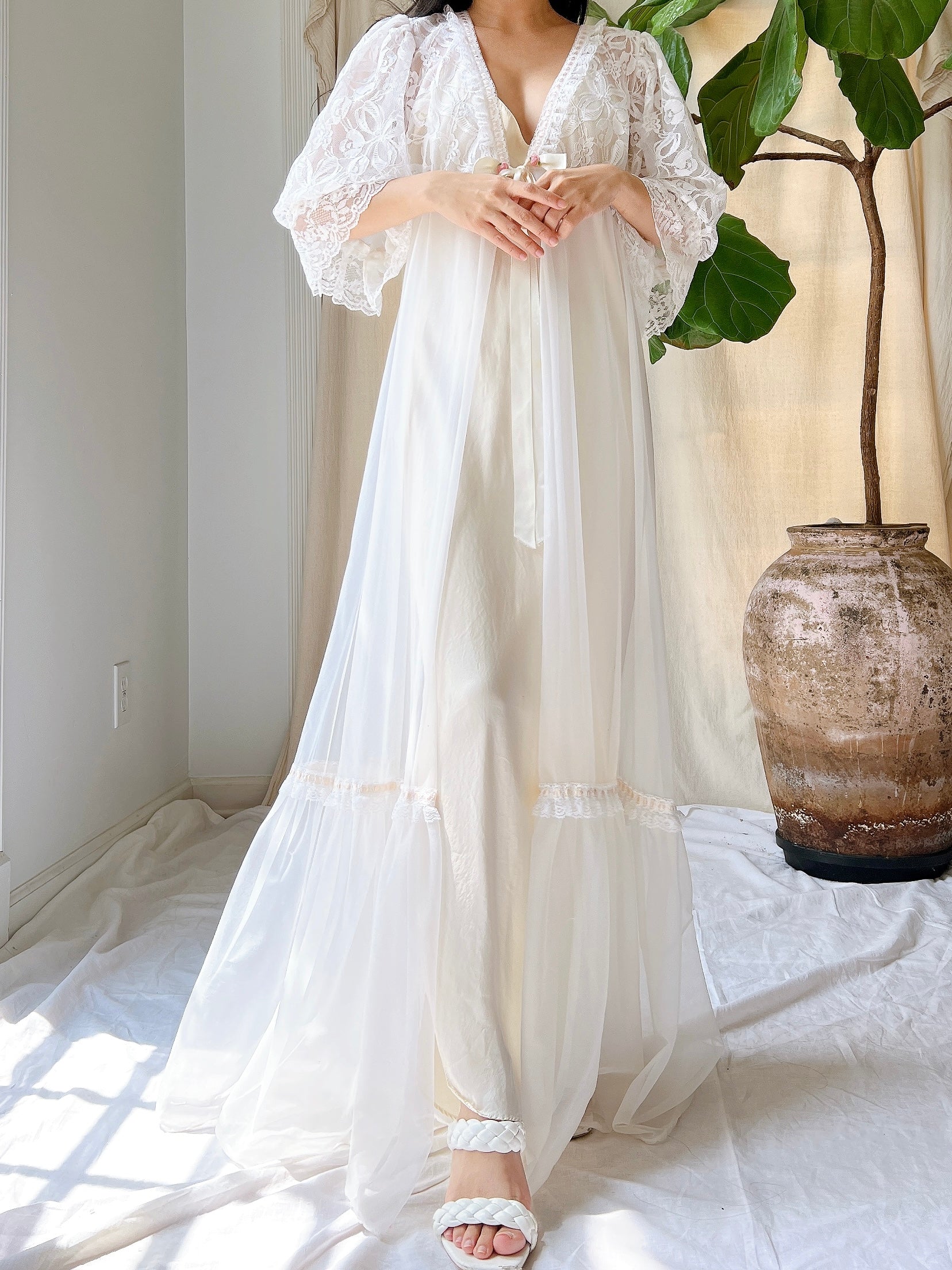 Vintage Puff Sleeve Nylon Dressing Gown - M