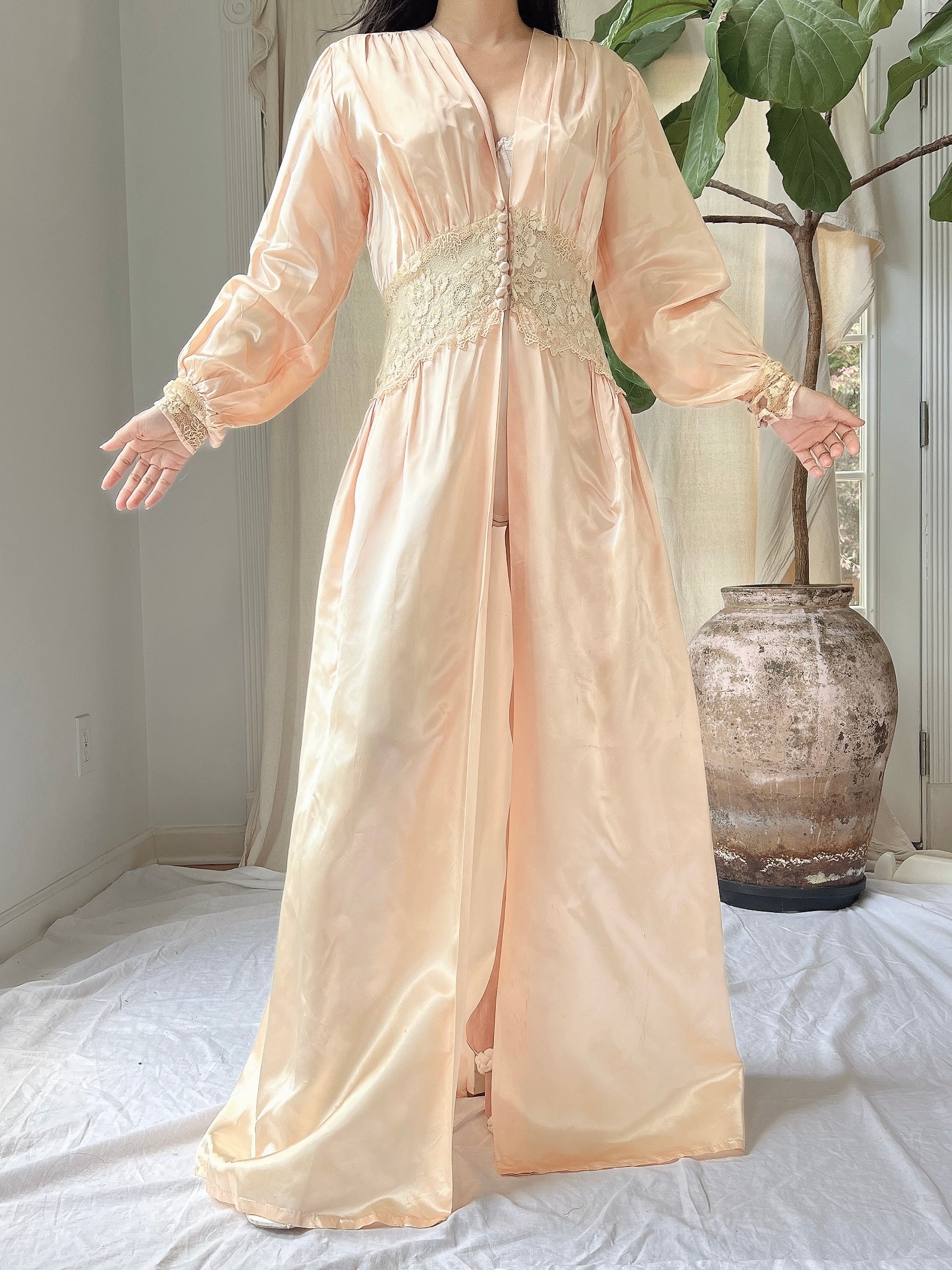 1940s Peach Satin Dressing Gown - S