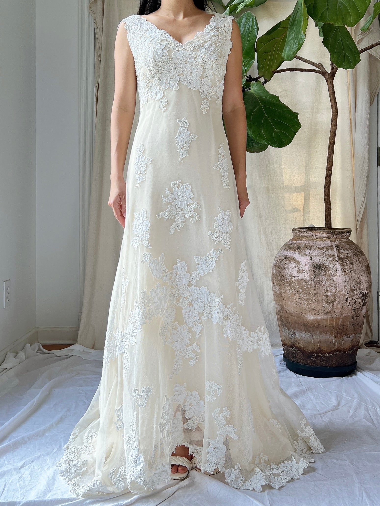 1960s Lace Tulle Lace Applique Gown - S