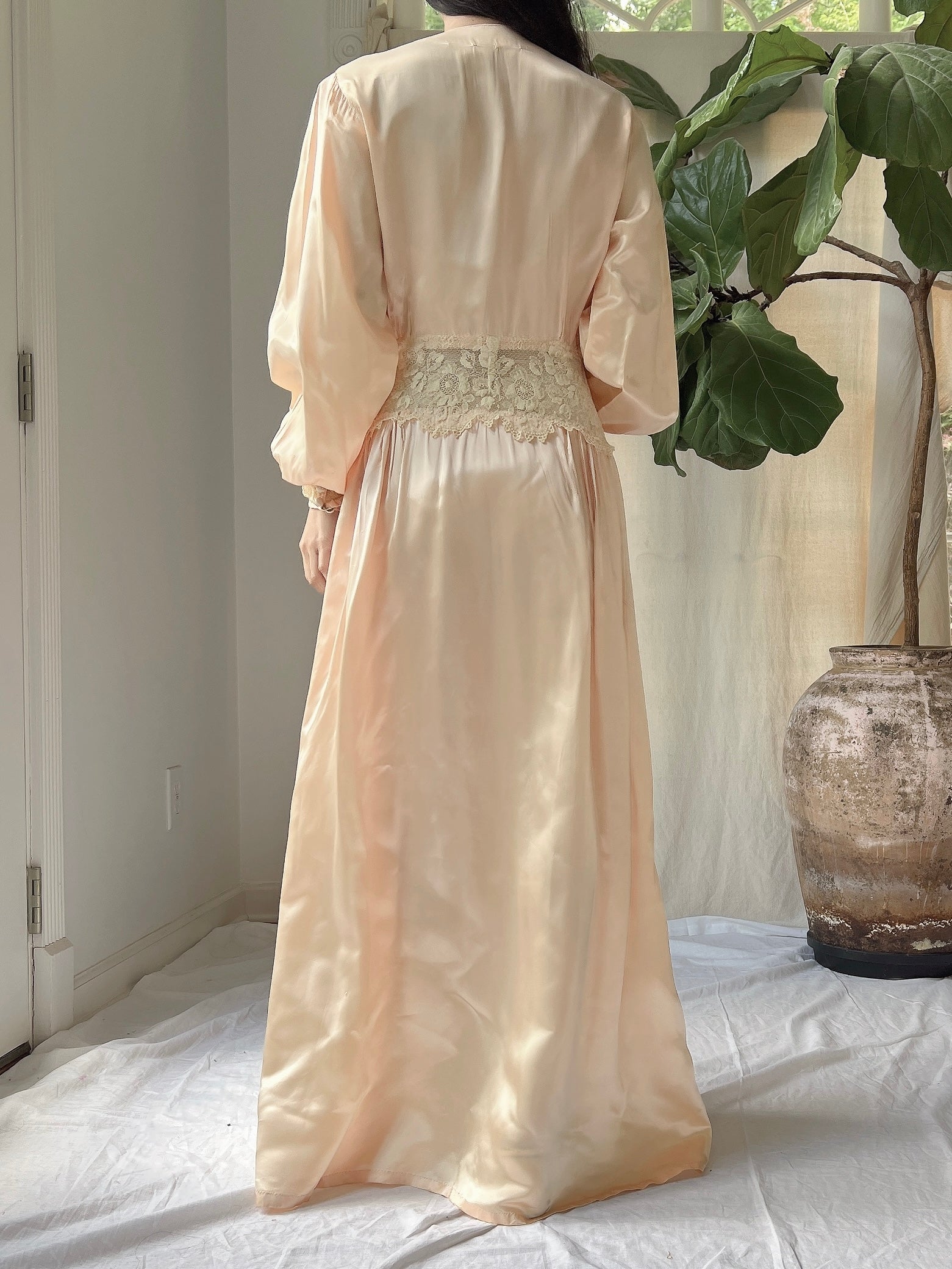 1940s Peach Satin Dressing Gown - S