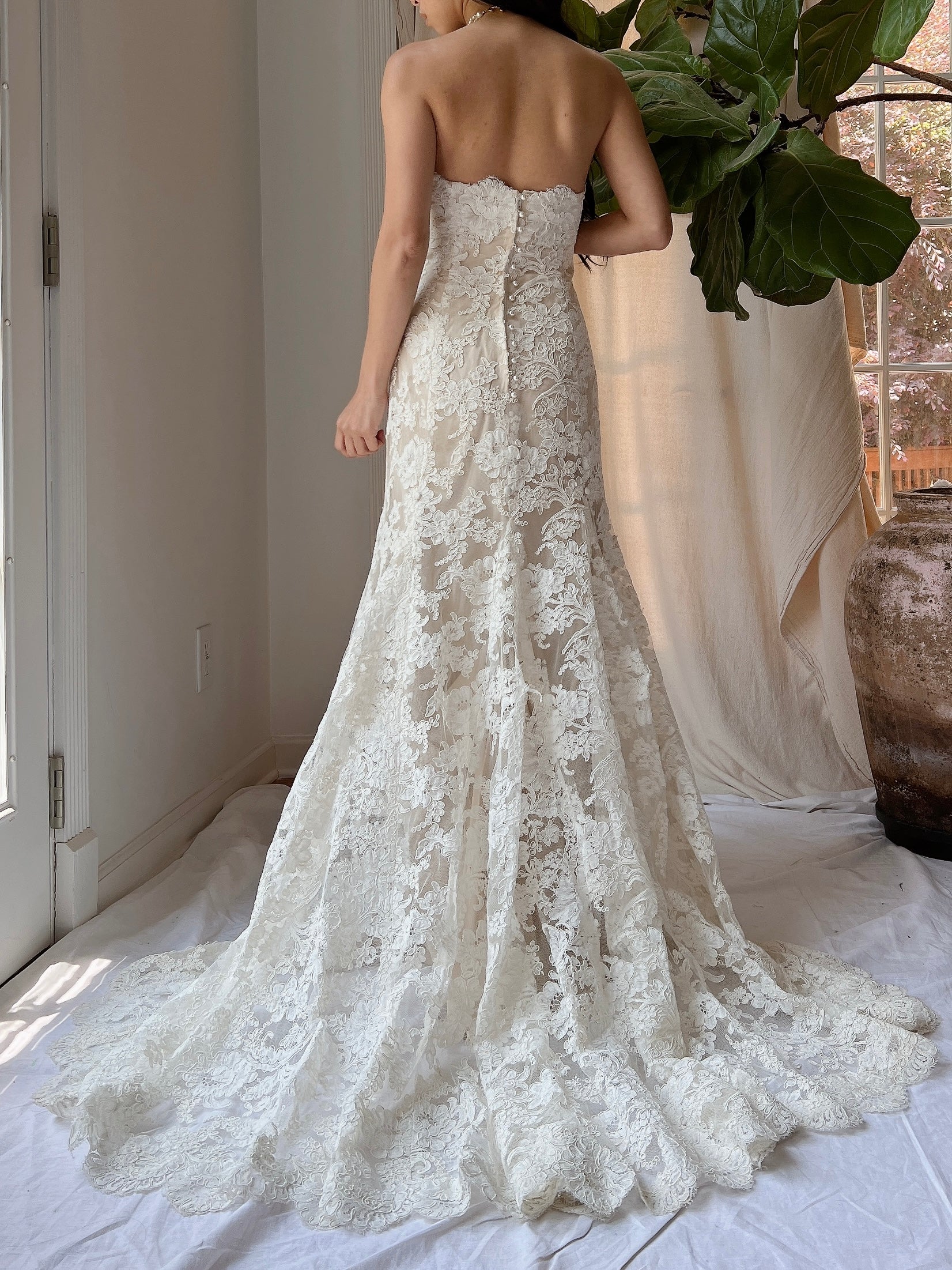Vintage Monique Llhuilier Alecon Lace Gown - M