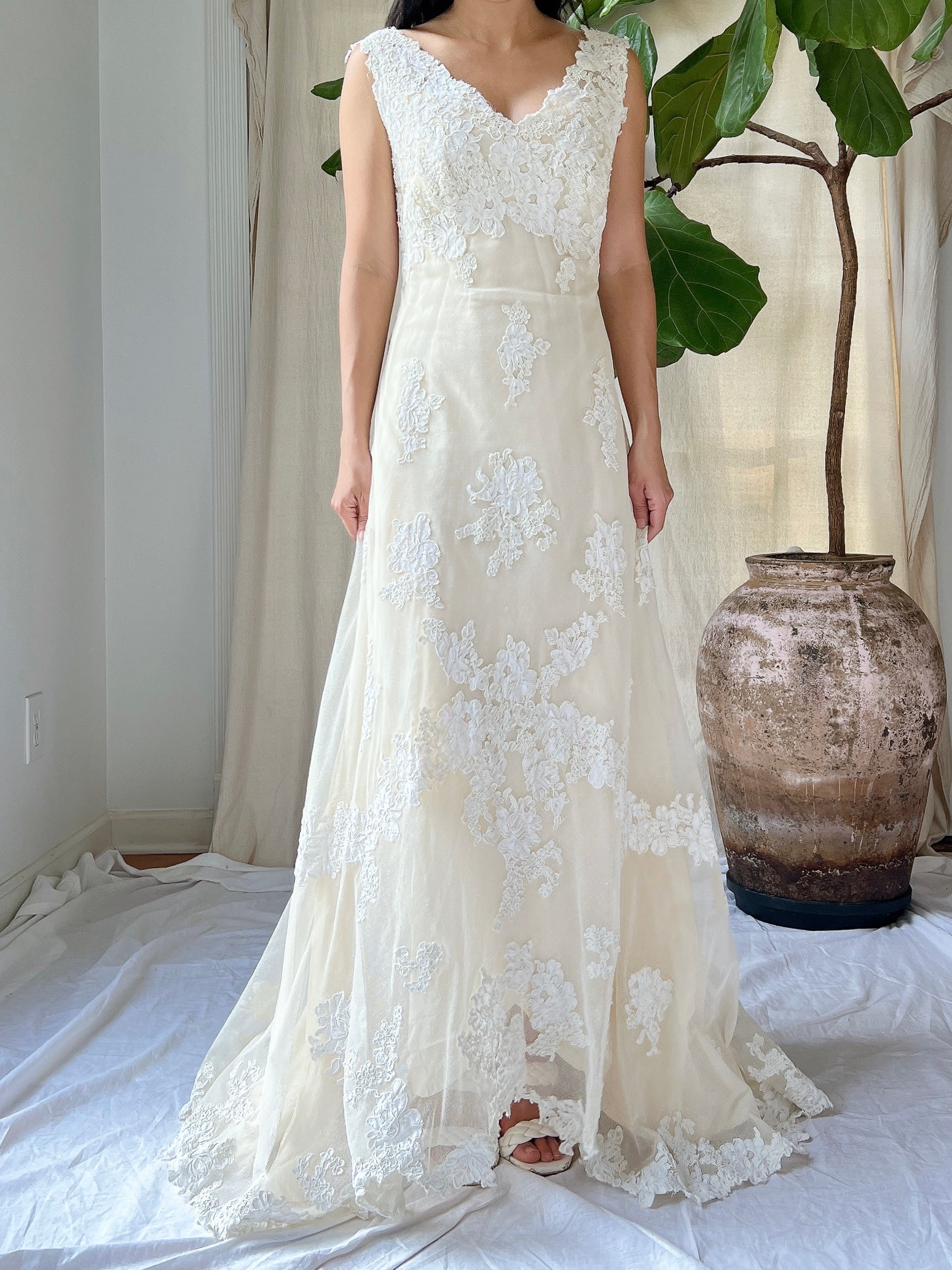 1960s Lace Tulle Lace Applique Gown - S