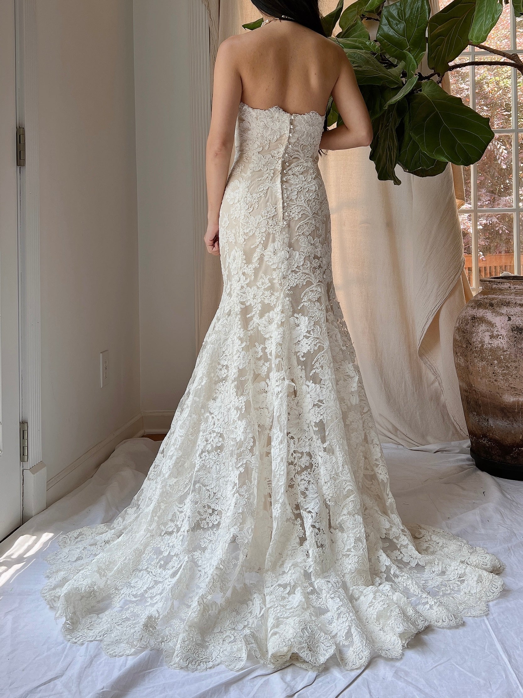 Vintage Monique Llhuilier Alecon Lace Gown - M
