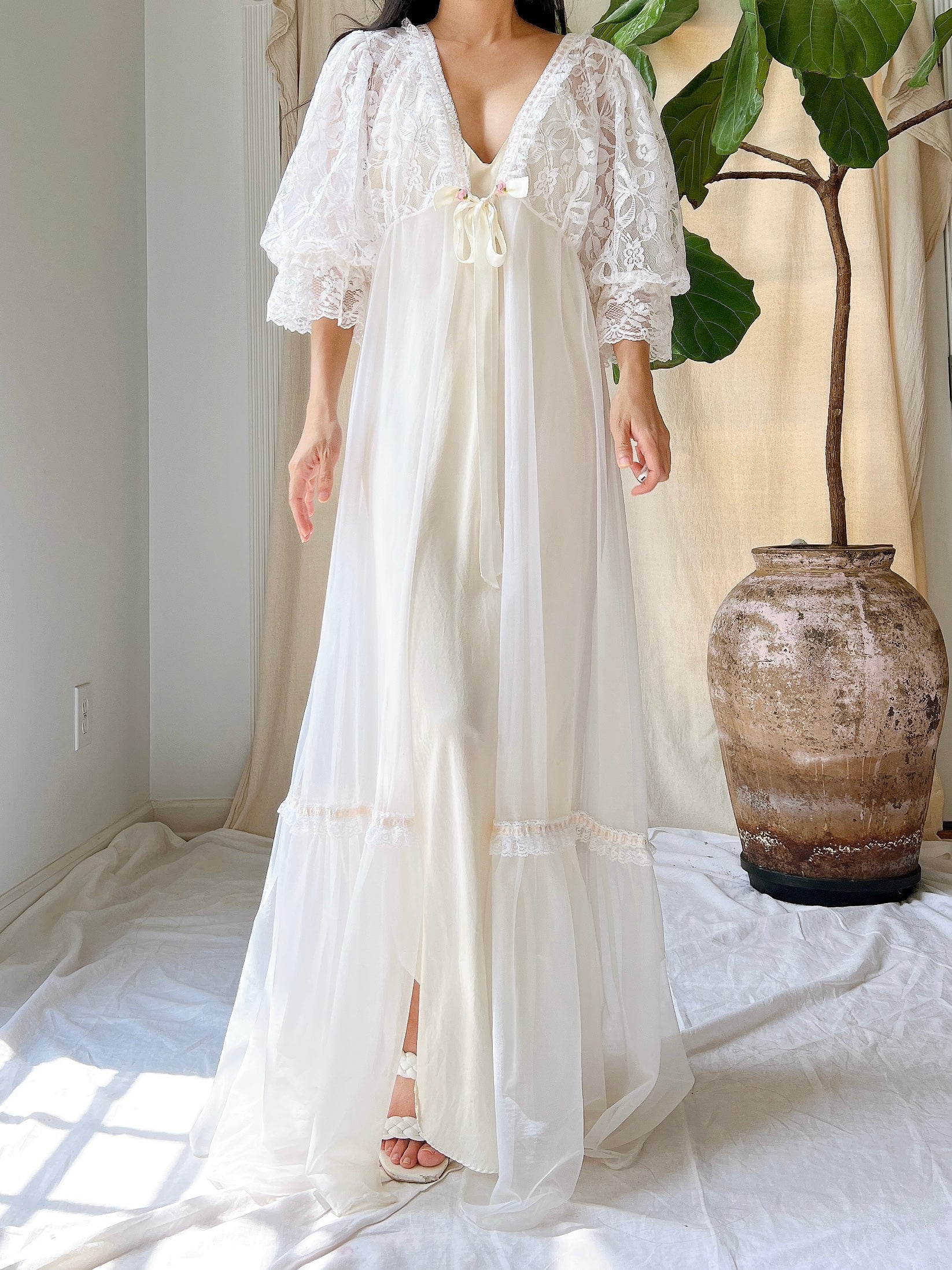 Vintage Puff Sleeve Nylon Dressing Gown - M