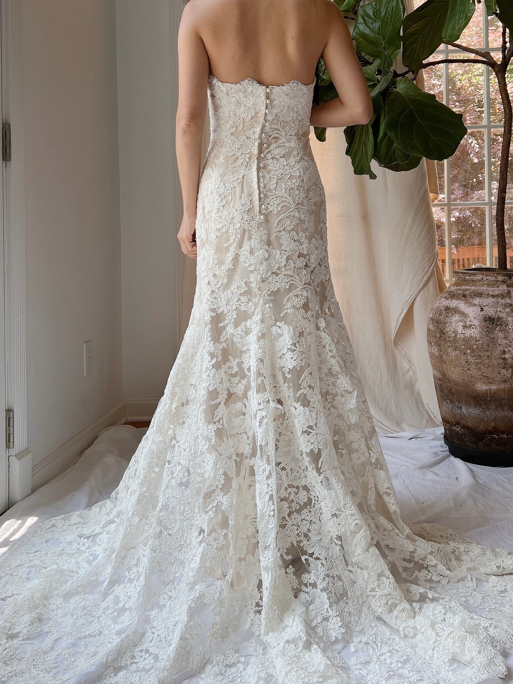 Vintage Monique Llhuilier Alecon Lace Gown - M