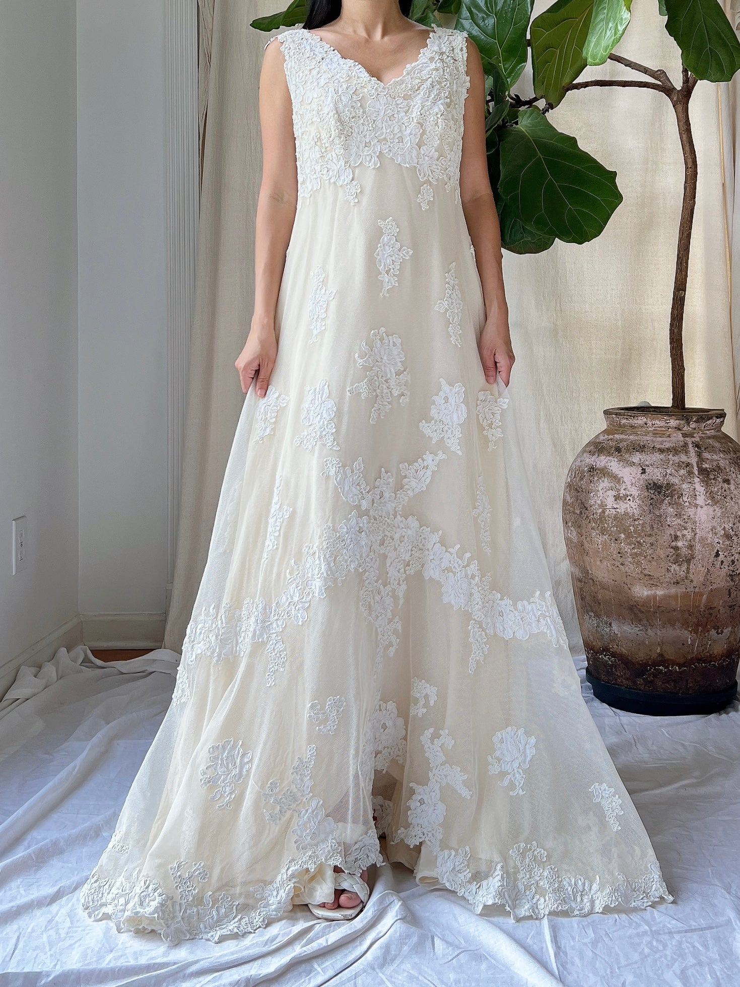 1960s Lace Tulle Lace Applique Gown - S