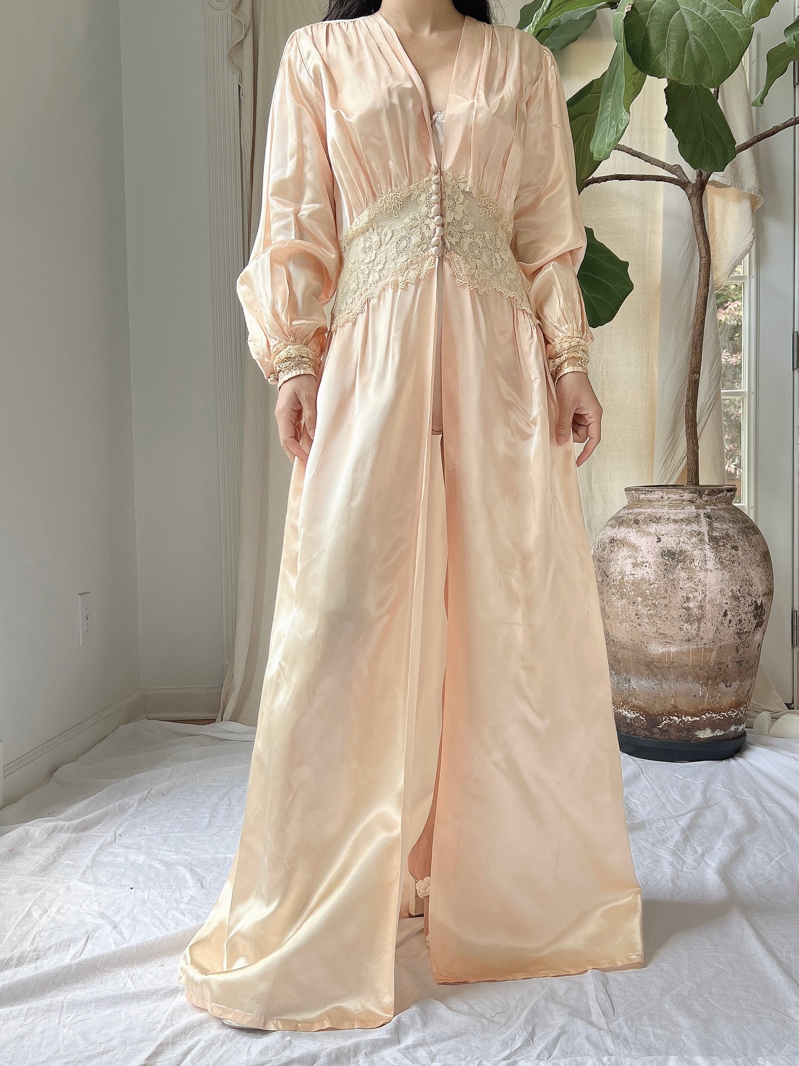 1940s Peach Satin Dressing Gown - S