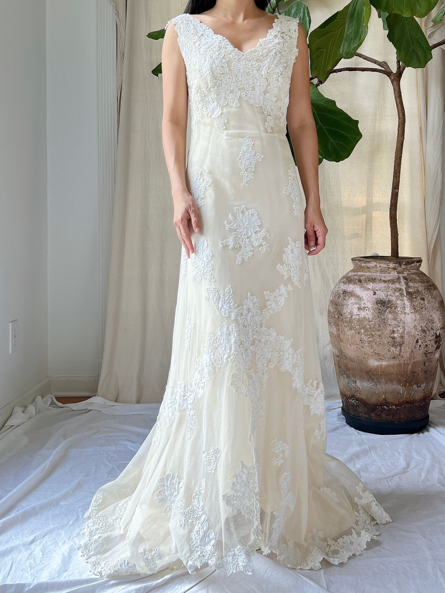 1960s Lace Tulle Lace Applique Gown - S