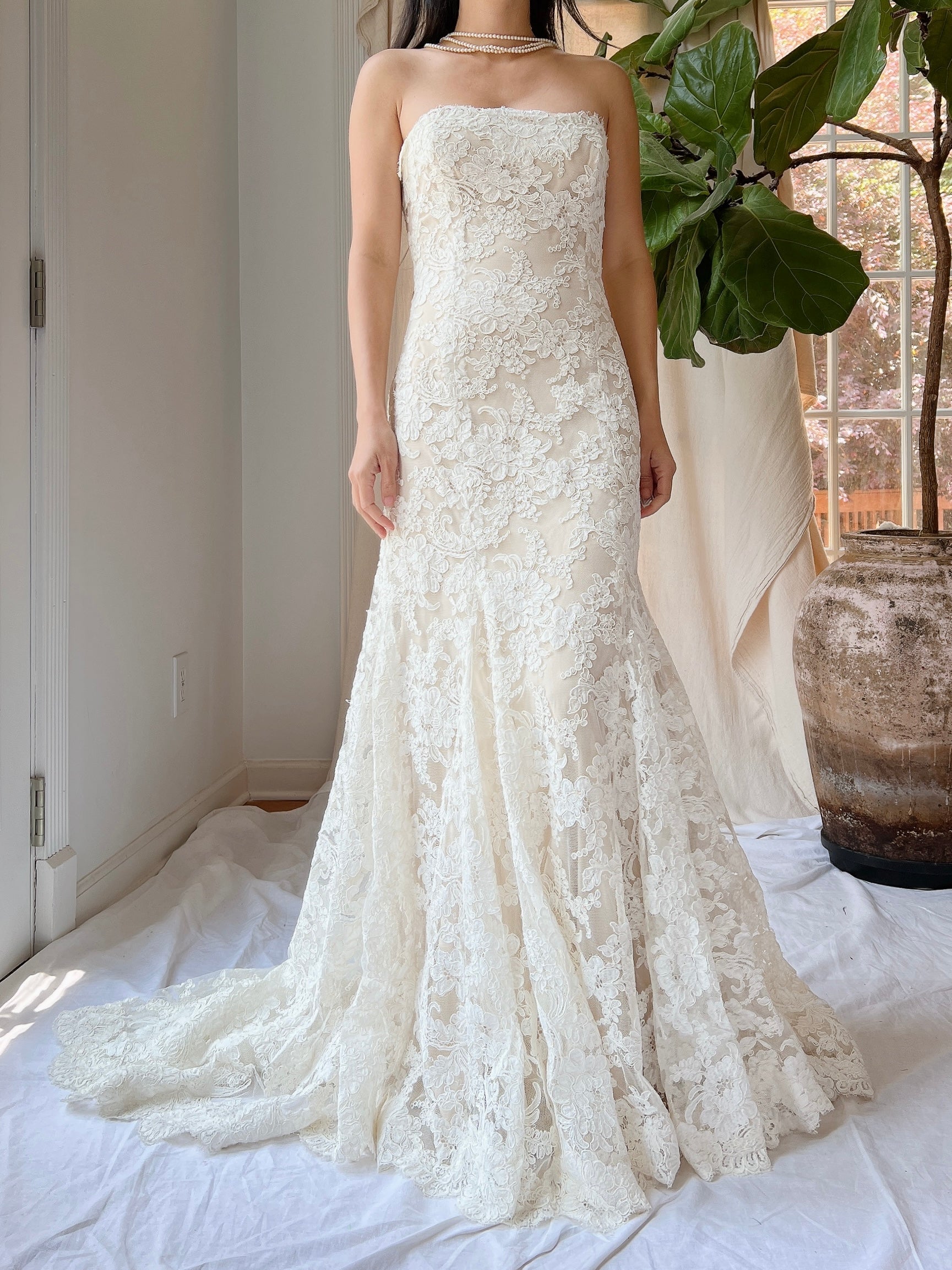 Vintage Monique Llhuilier Alecon Lace Gown - M