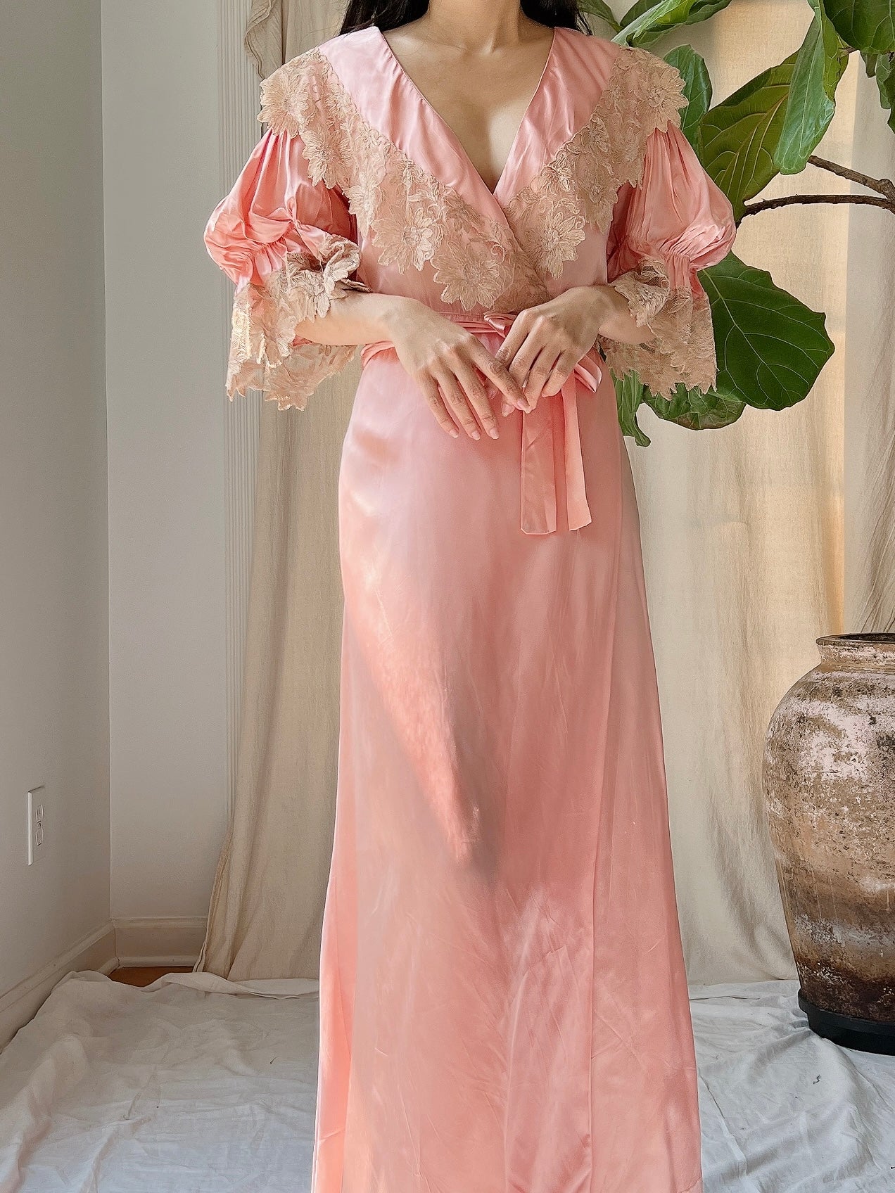 1930s Satin Puff Sleeve Dressing Gown - S