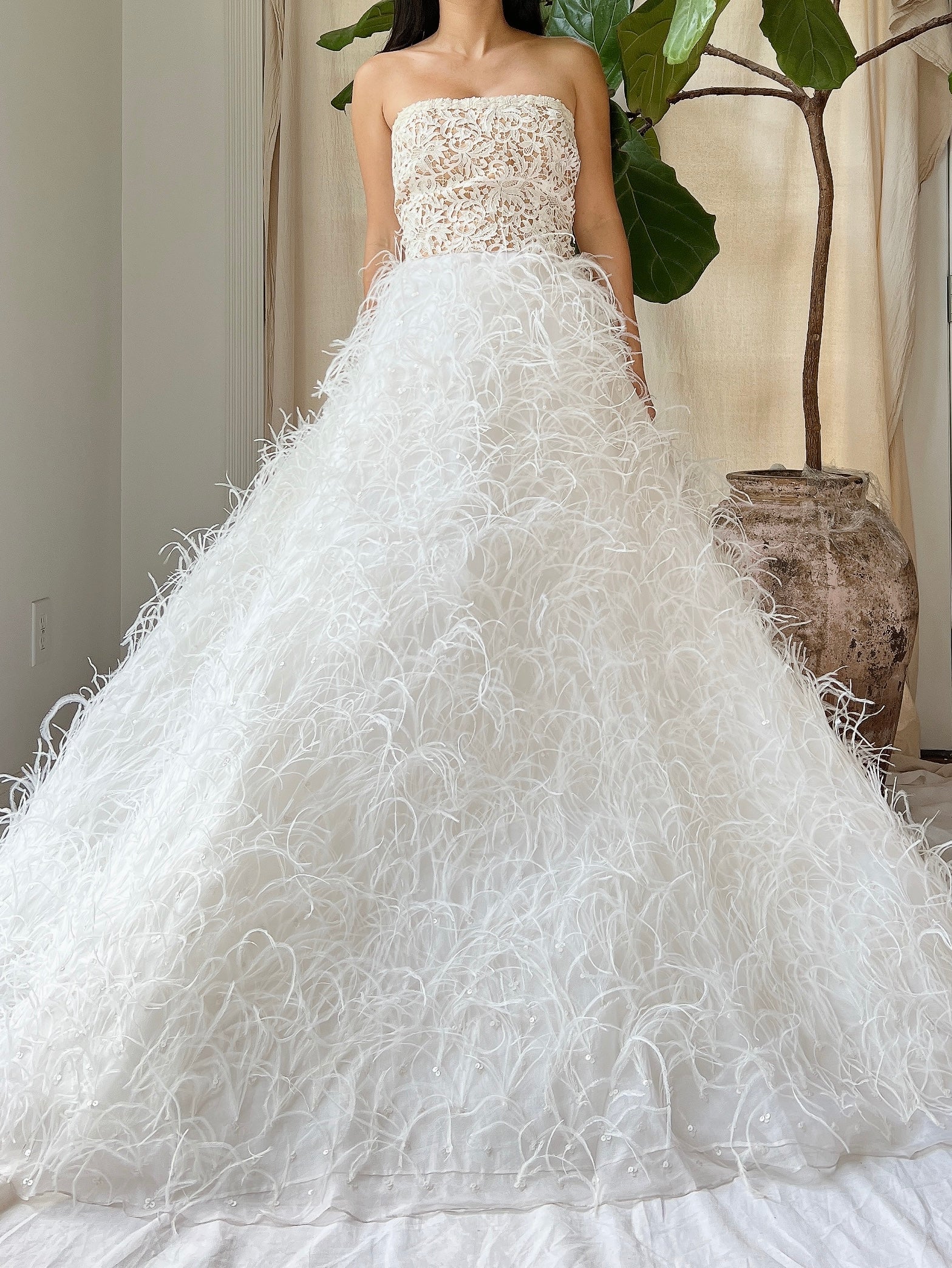 Oscar De La Renta Silk Organza Feather Gown - M/8
