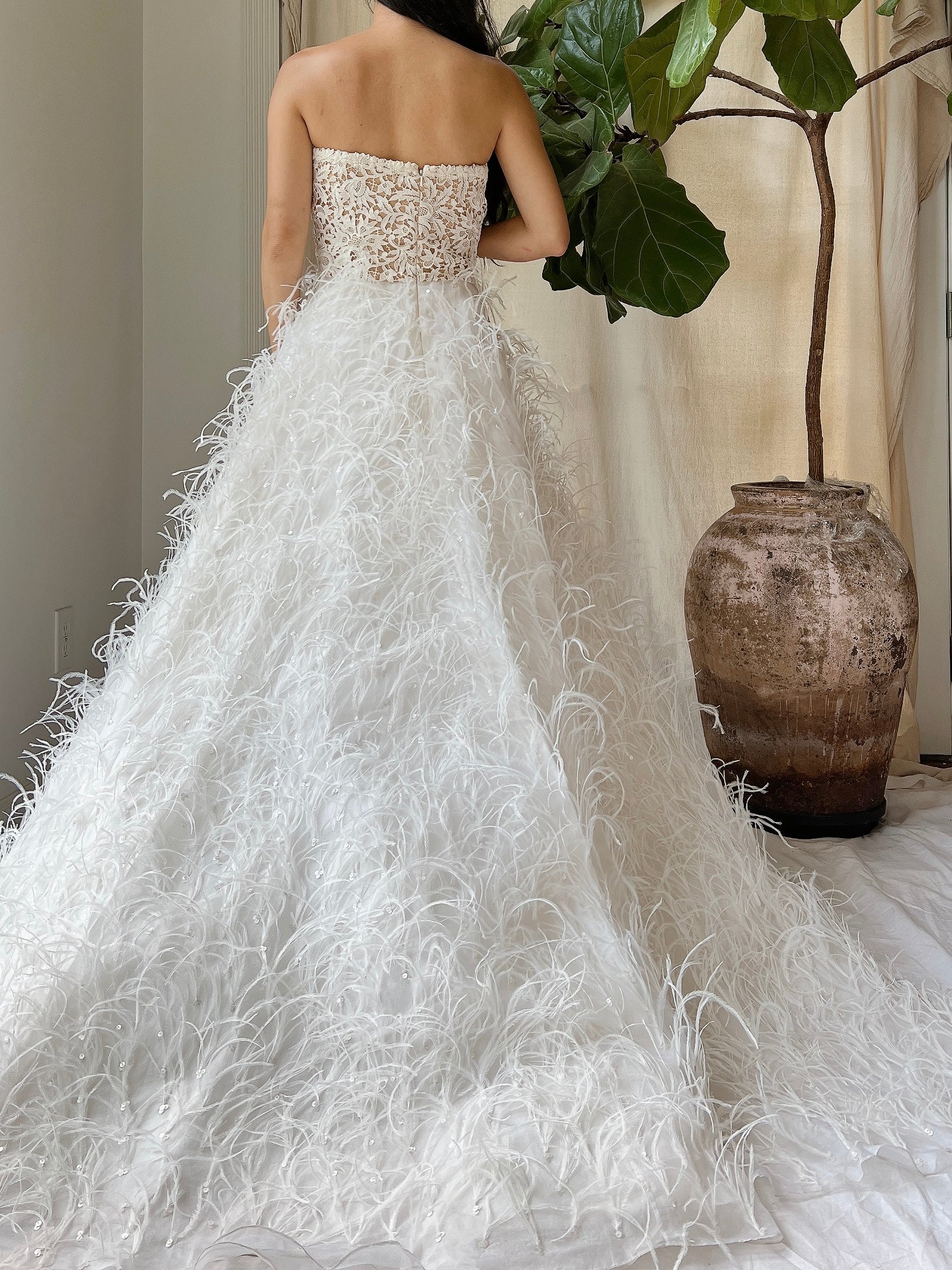 Oscar De La Renta Silk Organza Feather Gown - M/8