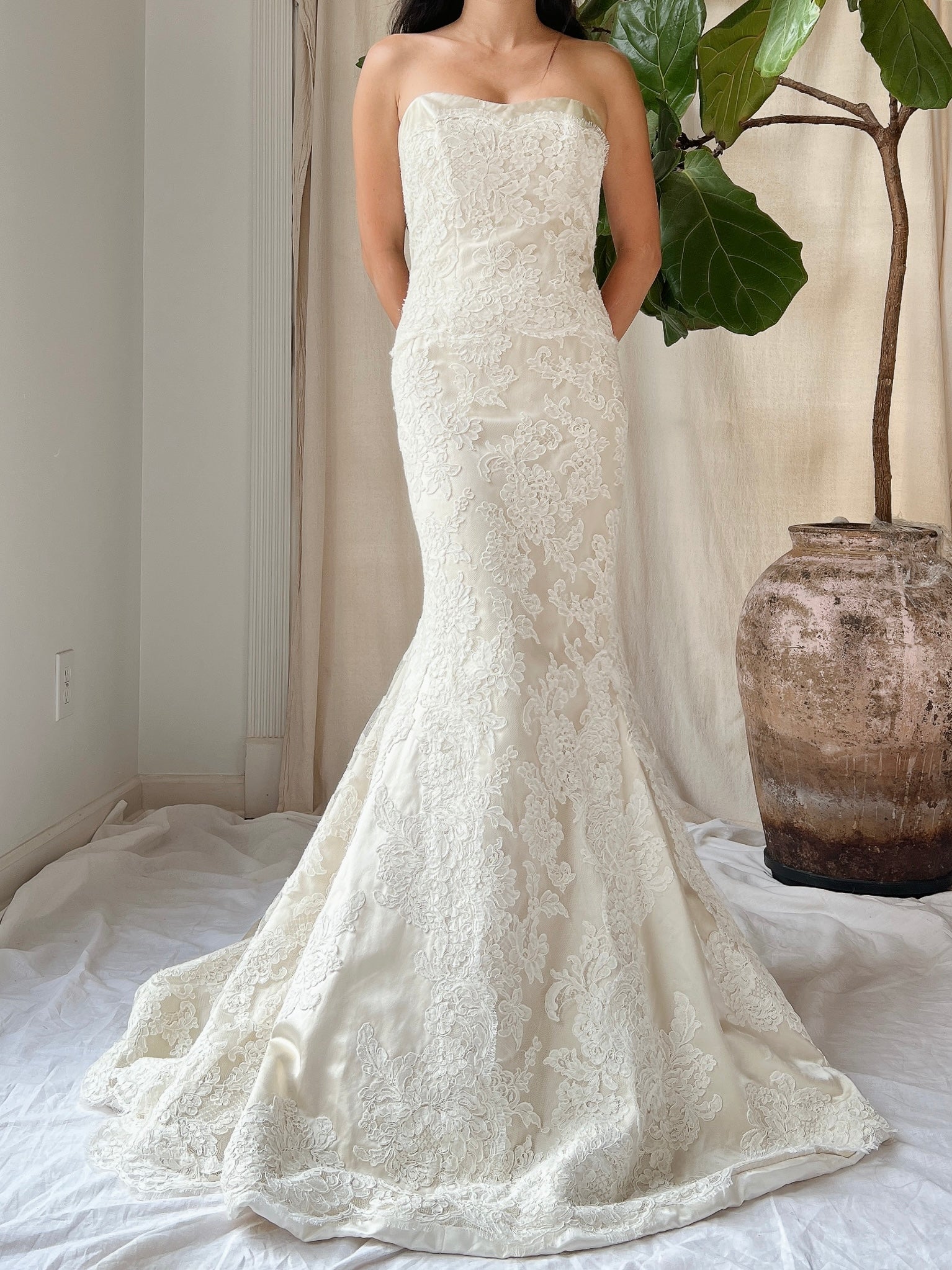Alecon Modern Trousseau Lace Gown - L/US 12