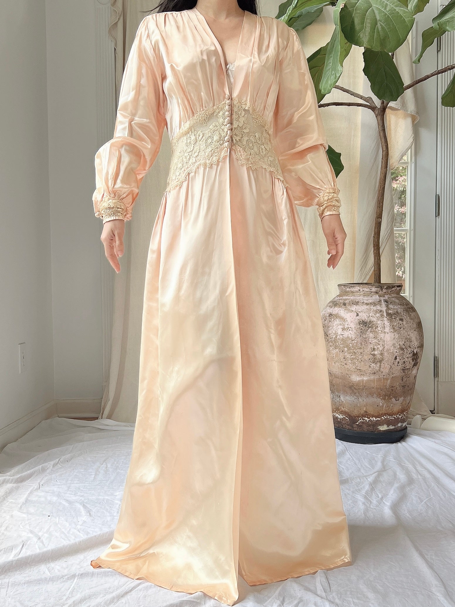 1940s Peach Satin Dressing Gown - S