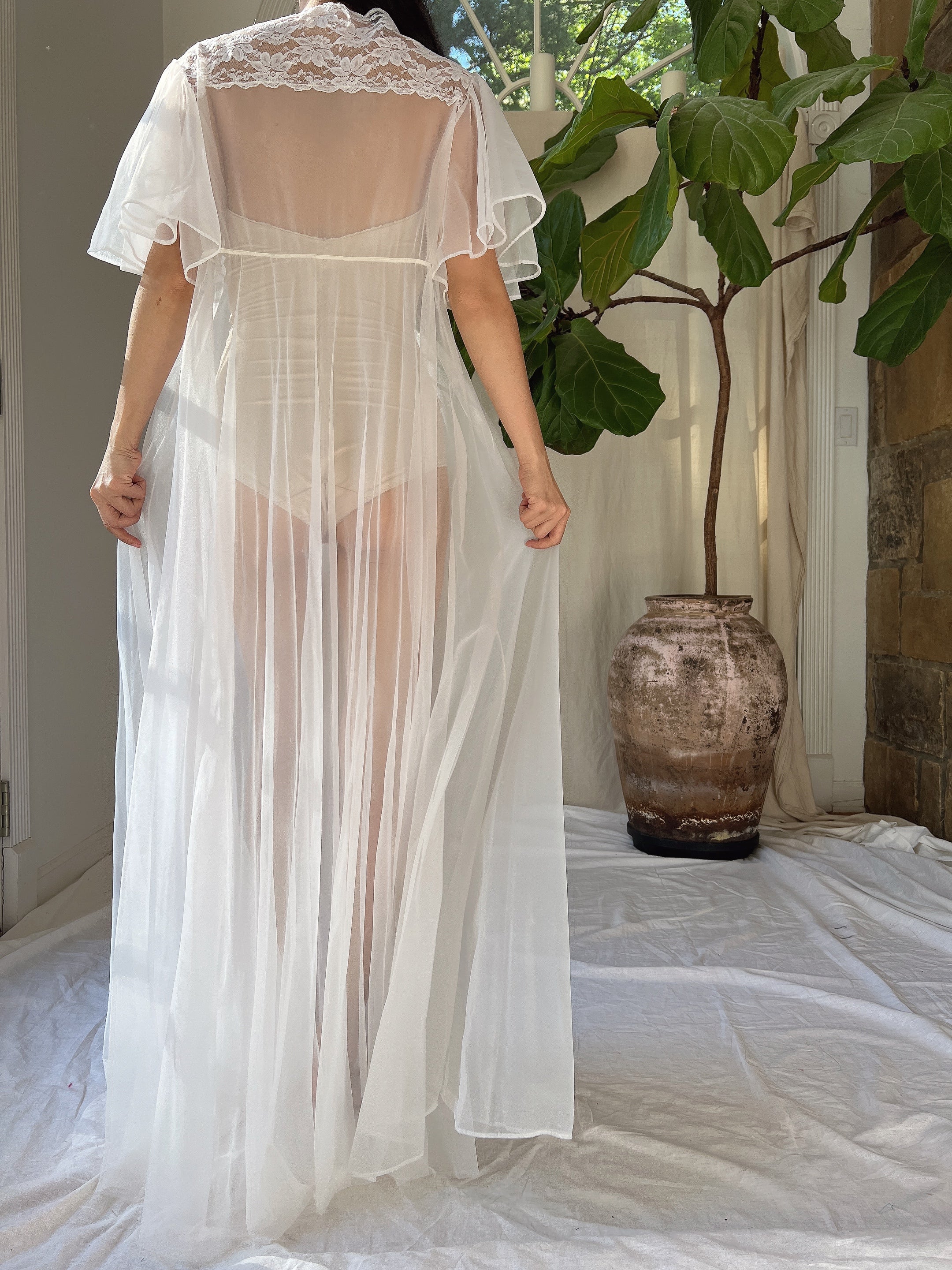 Vintage Nylon Flutter Sleeve Dressing Gown - M