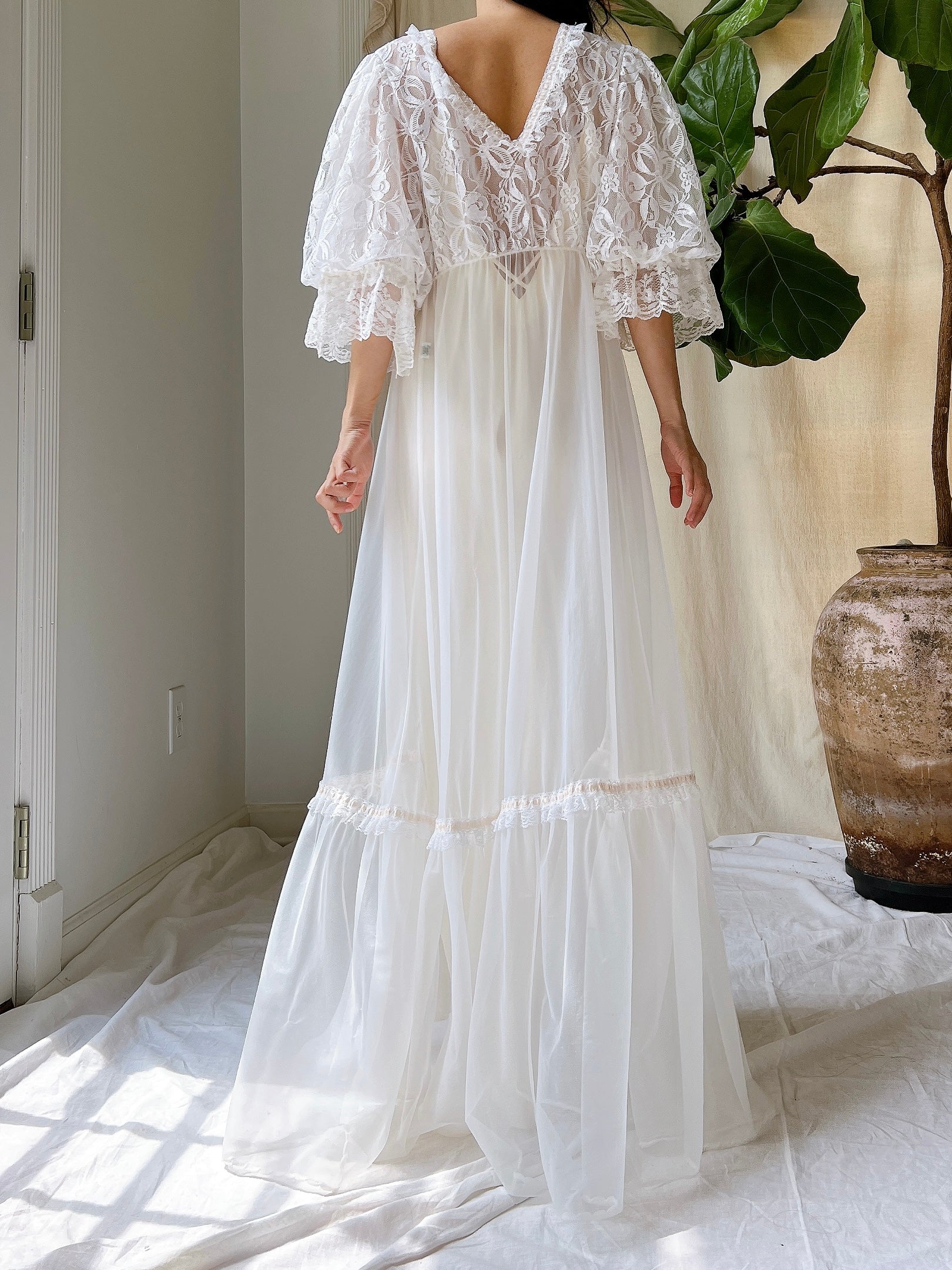 Vintage Puff Sleeve Nylon Dressing Gown - M