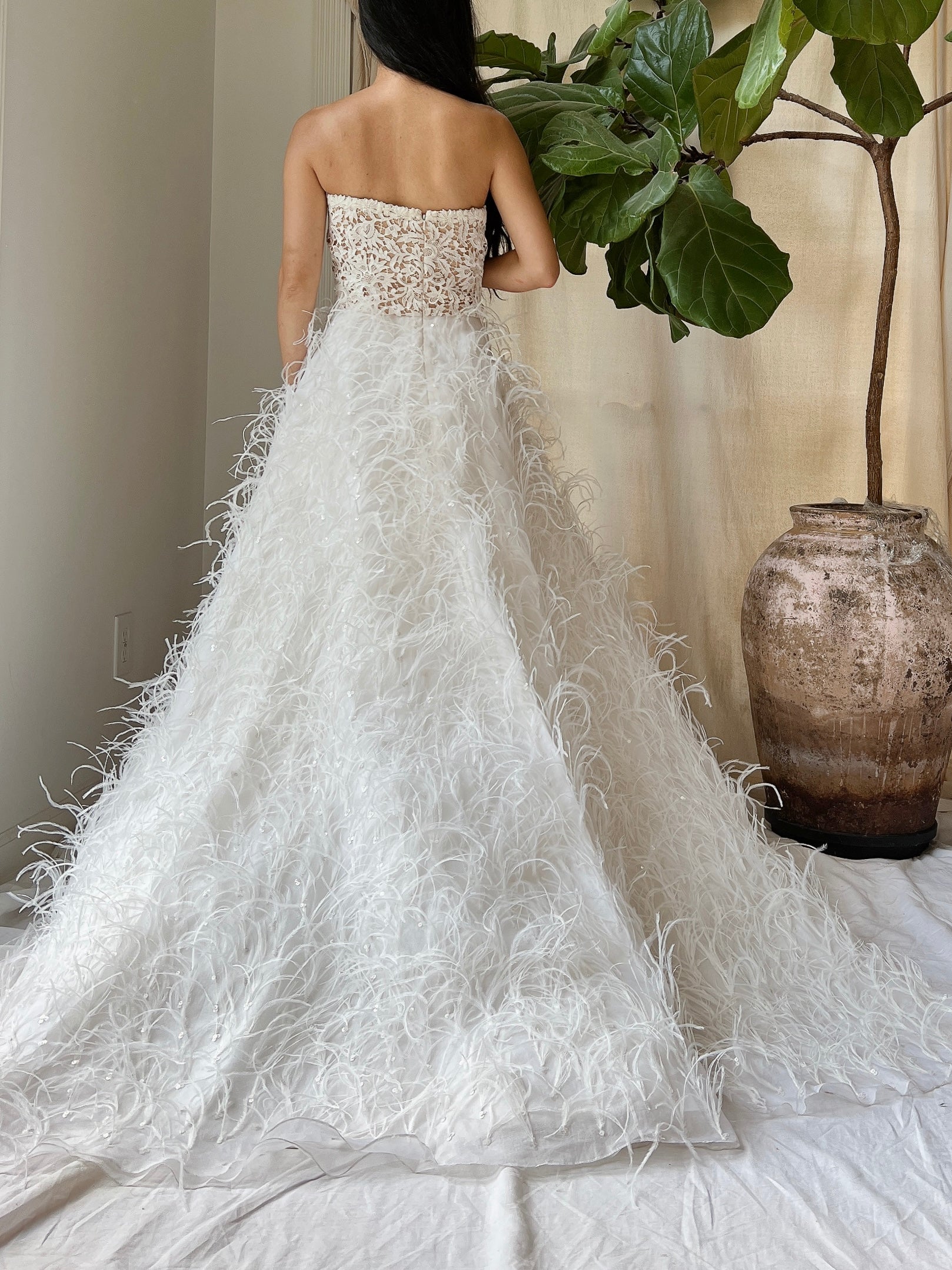 Oscar De La Renta Silk Organza Feather Gown - M/8