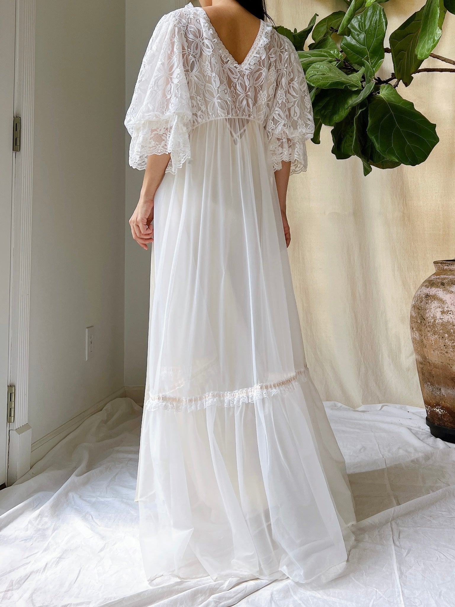 Vintage Puff Sleeve Nylon Dressing Gown - M