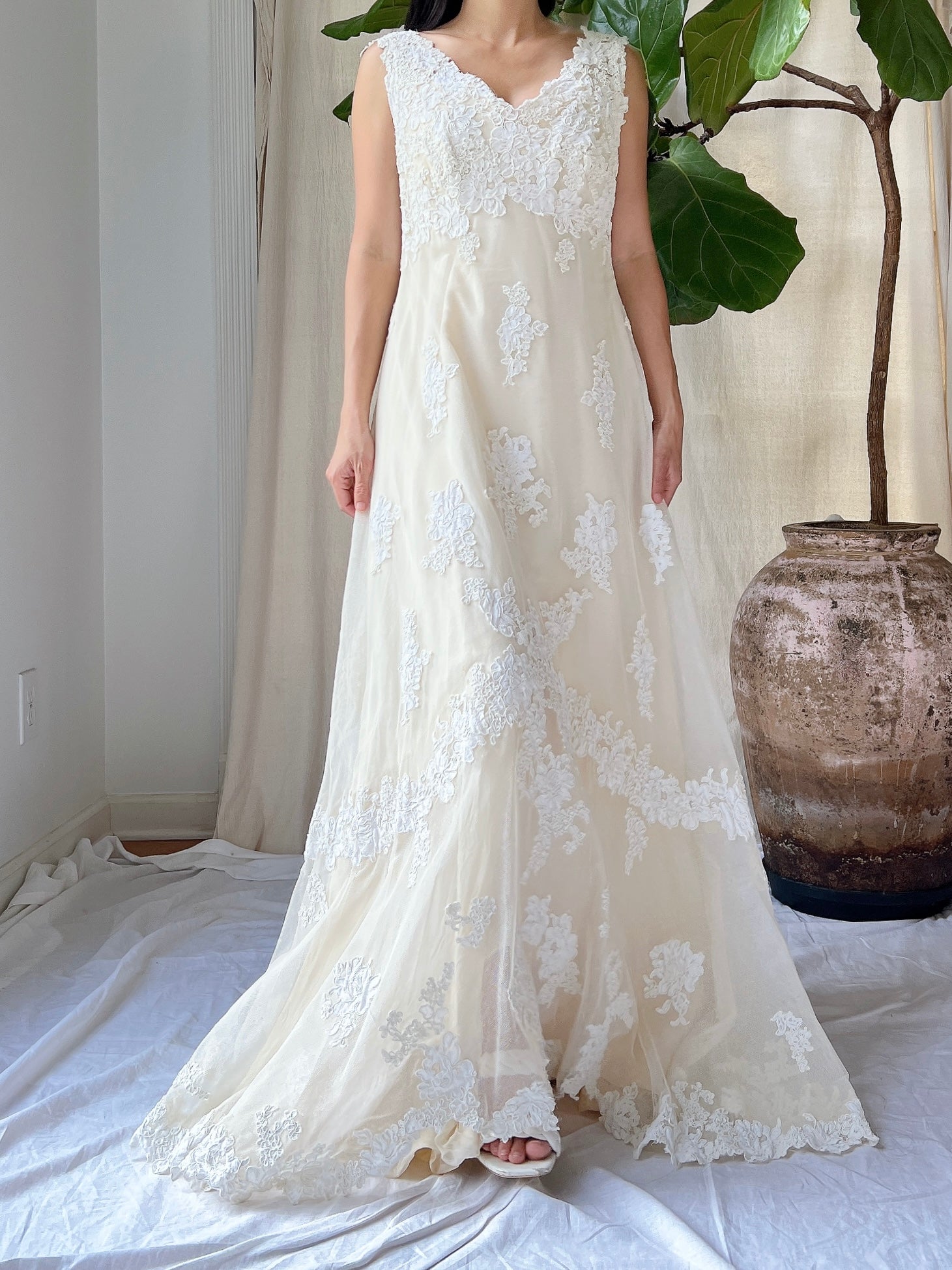 1960s Lace Tulle Lace Applique Gown - S