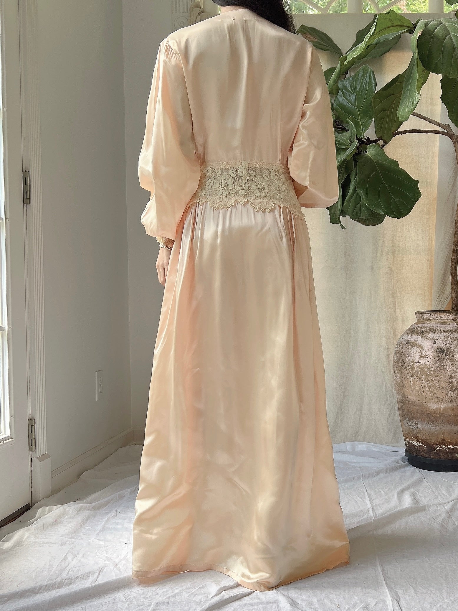 1940s Peach Satin Dressing Gown - S