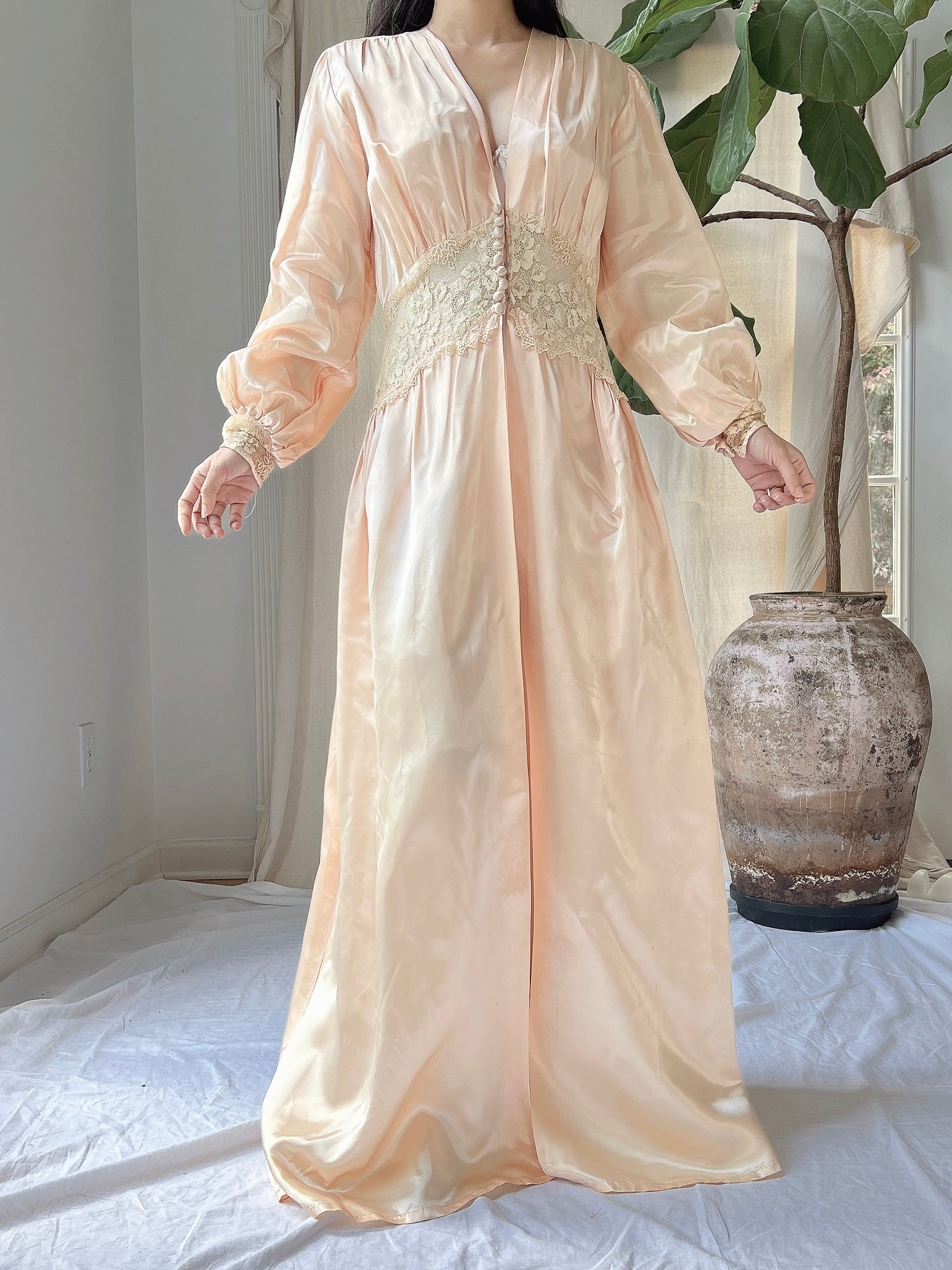 1940s Peach Satin Dressing Gown - S