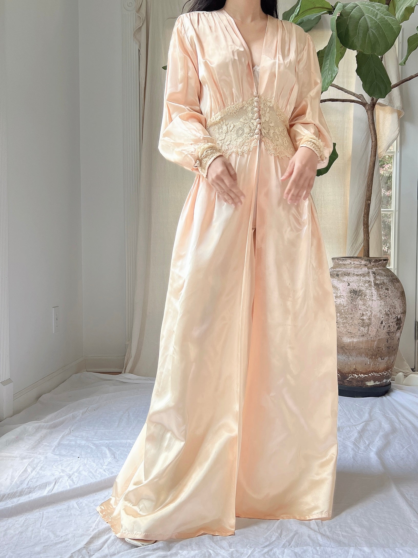 1940s Peach Satin Dressing Gown - S
