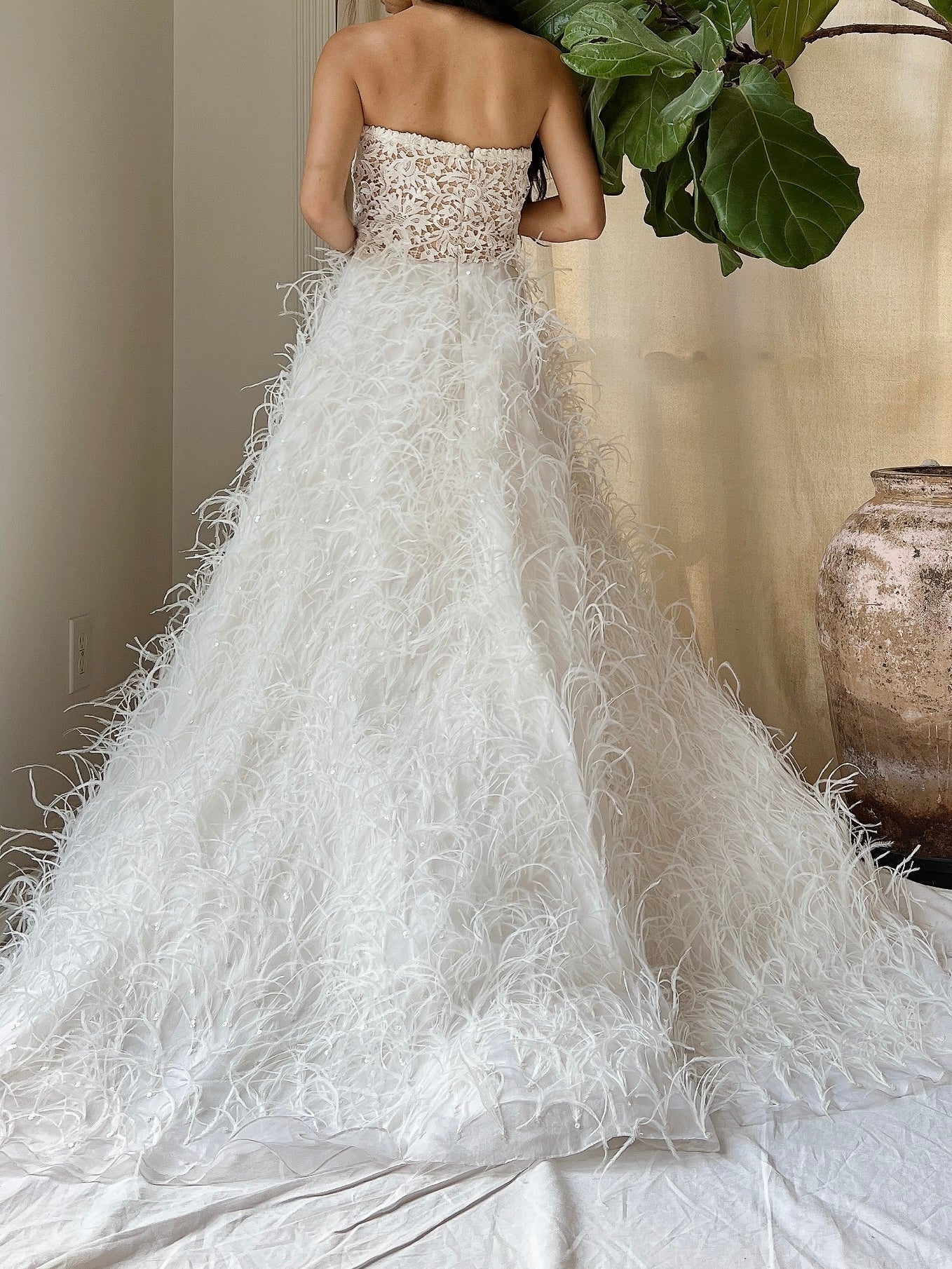 Oscar De La Renta Silk Organza Feather Gown - M/8